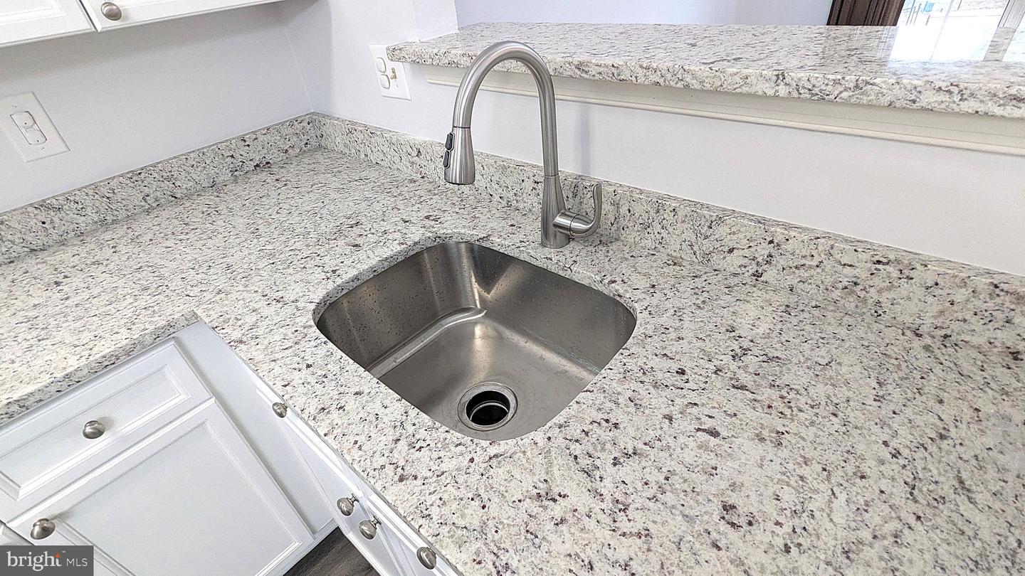 14437 GLENCREST CIR #129, CENTREVILLE, Virginia 20120, 3 Bedrooms Bedrooms, ,2 BathroomsBathrooms,Residential,For sale,14437 GLENCREST CIR #129,VAFX2286042 MLS # VAFX2286042