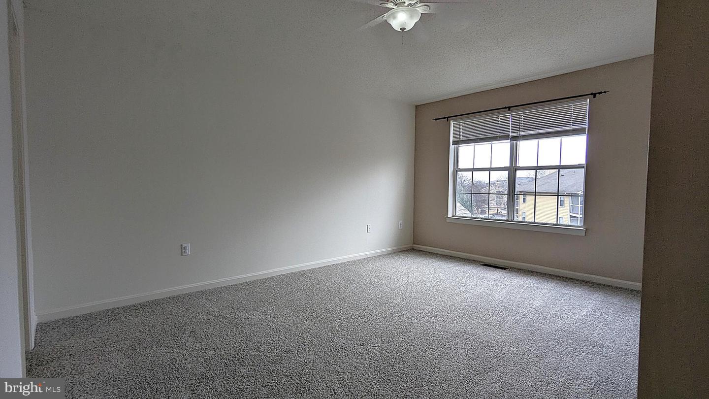 14437 GLENCREST CIR #129, CENTREVILLE, Virginia 20120, 3 Bedrooms Bedrooms, ,2 BathroomsBathrooms,Residential,For sale,14437 GLENCREST CIR #129,VAFX2286042 MLS # VAFX2286042