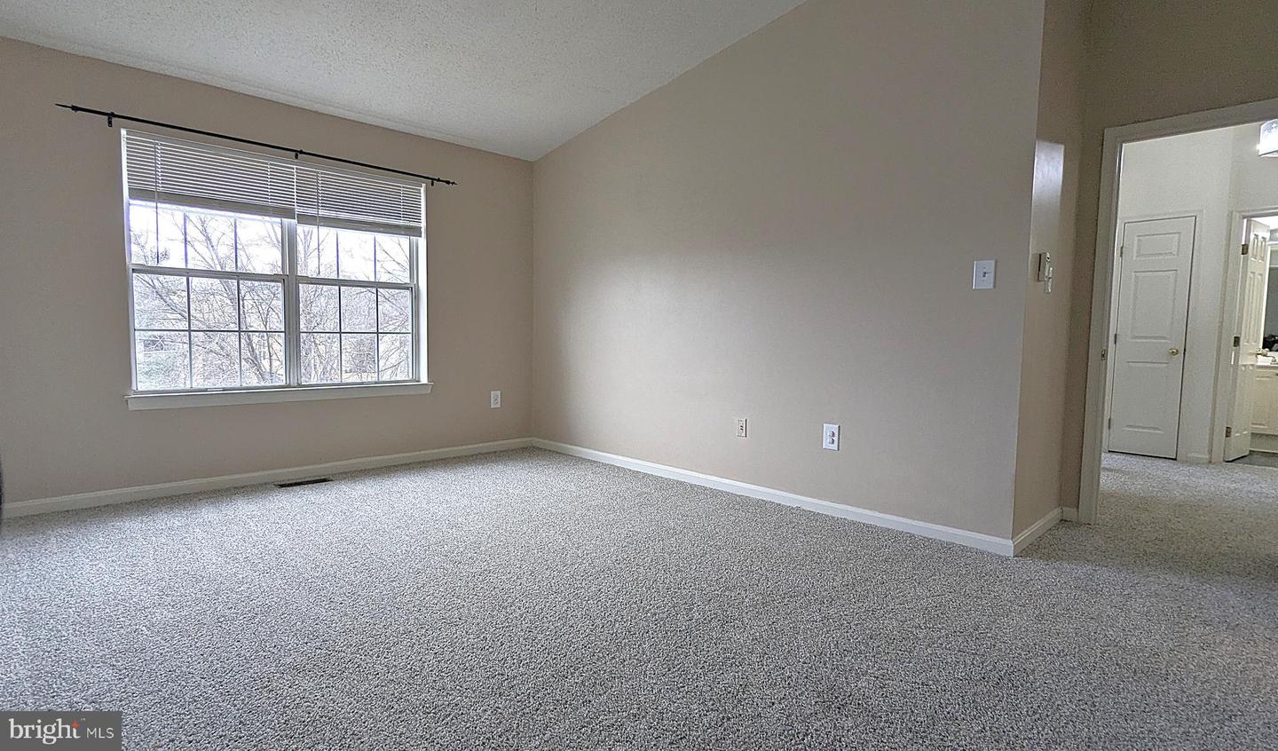 14437 GLENCREST CIR #129, CENTREVILLE, Virginia 20120, 3 Bedrooms Bedrooms, ,2 BathroomsBathrooms,Residential,For sale,14437 GLENCREST CIR #129,VAFX2286042 MLS # VAFX2286042