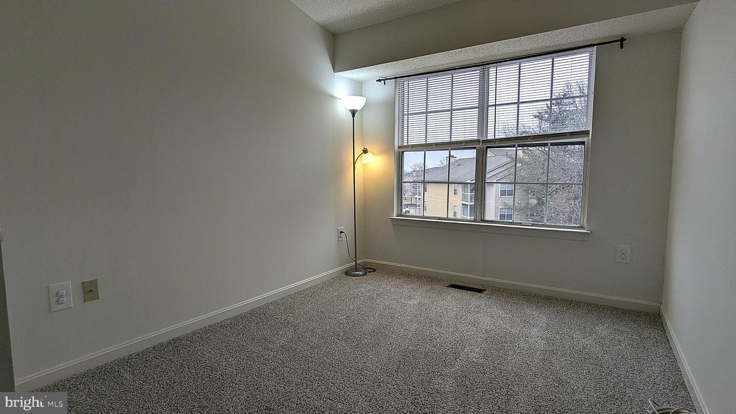 14437 GLENCREST CIR #129, CENTREVILLE, Virginia 20120, 3 Bedrooms Bedrooms, ,2 BathroomsBathrooms,Residential,For sale,14437 GLENCREST CIR #129,VAFX2286042 MLS # VAFX2286042