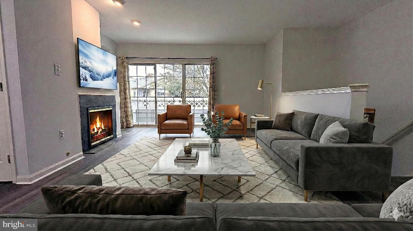 14437 GLENCREST CIR #129, CENTREVILLE, Virginia 20120, 3 Bedrooms Bedrooms, ,2 BathroomsBathrooms,Residential,For sale,14437 GLENCREST CIR #129,VAFX2286042 MLS # VAFX2286042