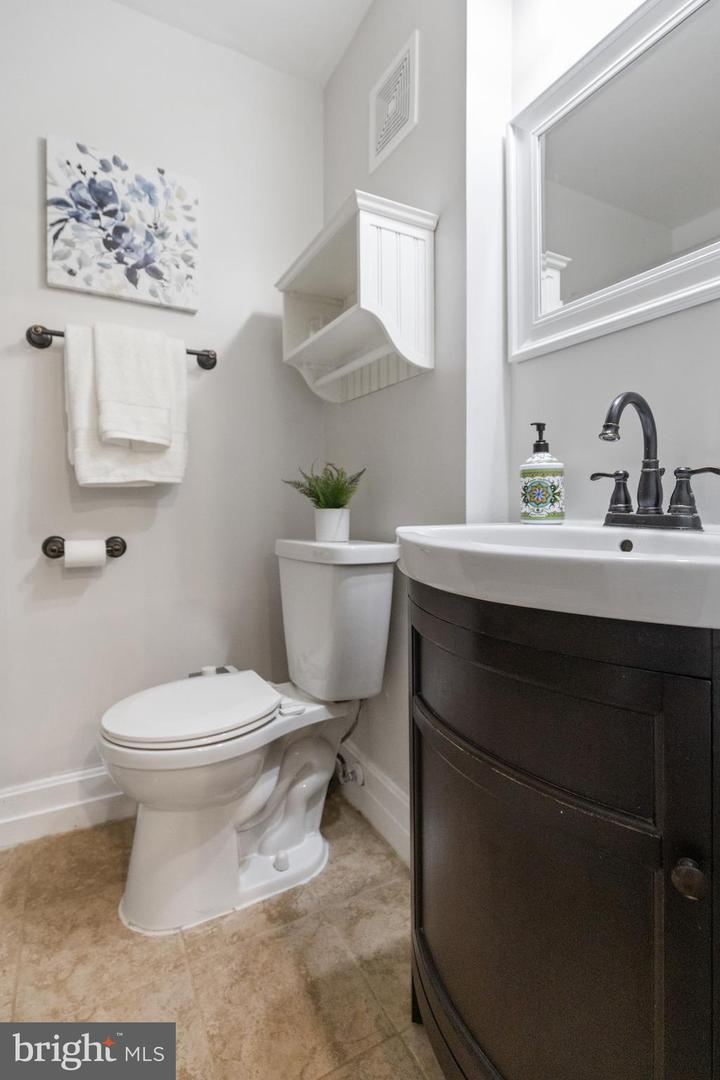 4426 36TH ST S #A1, ARLINGTON, Virginia 22206, 1 Bedroom Bedrooms, ,2 BathroomsBathrooms,Residential,For sale,4426 36TH ST S #A1,VAAR2064430 MLS # VAAR2064430