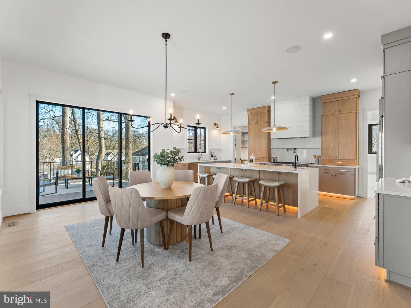 406 DOVE CIR SW, VIENNA, Virginia 22180, 6 Bedrooms Bedrooms, ,6 BathroomsBathrooms,Residential,For sale,406 DOVE CIR SW,VAFX2276068 MLS # VAFX2276068