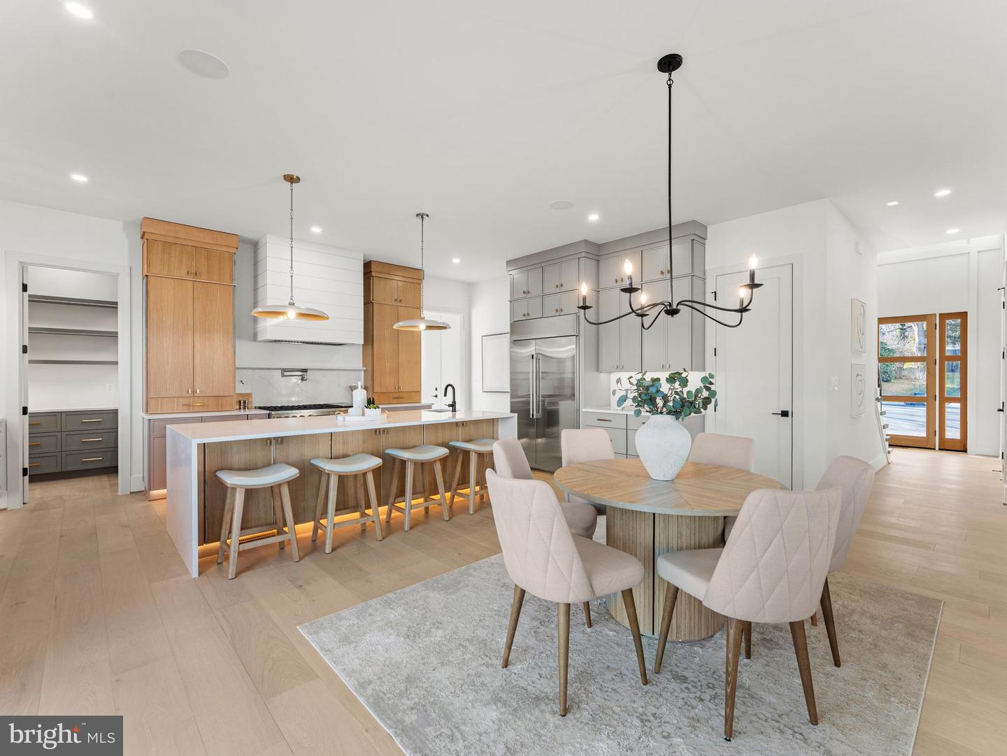 406 DOVE CIR SW, VIENNA, Virginia 22180, 6 Bedrooms Bedrooms, ,6 BathroomsBathrooms,Residential,For sale,406 DOVE CIR SW,VAFX2276068 MLS # VAFX2276068