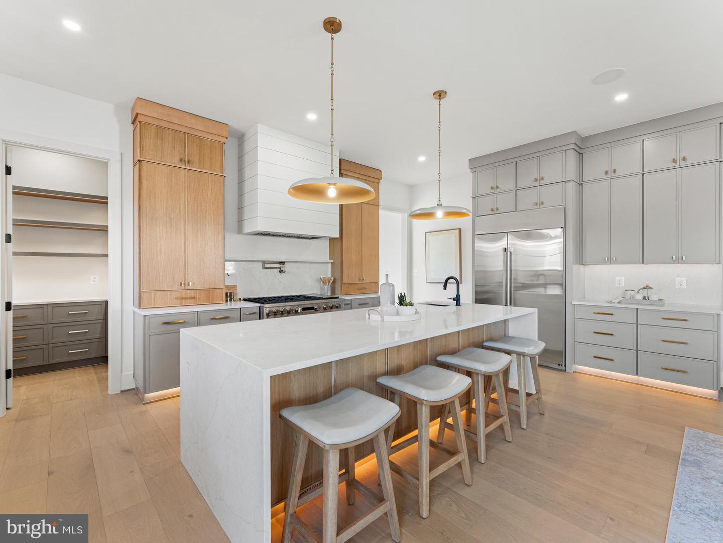 406 DOVE CIR SW, VIENNA, Virginia 22180, 6 Bedrooms Bedrooms, ,6 BathroomsBathrooms,Residential,For sale,406 DOVE CIR SW,VAFX2276068 MLS # VAFX2276068