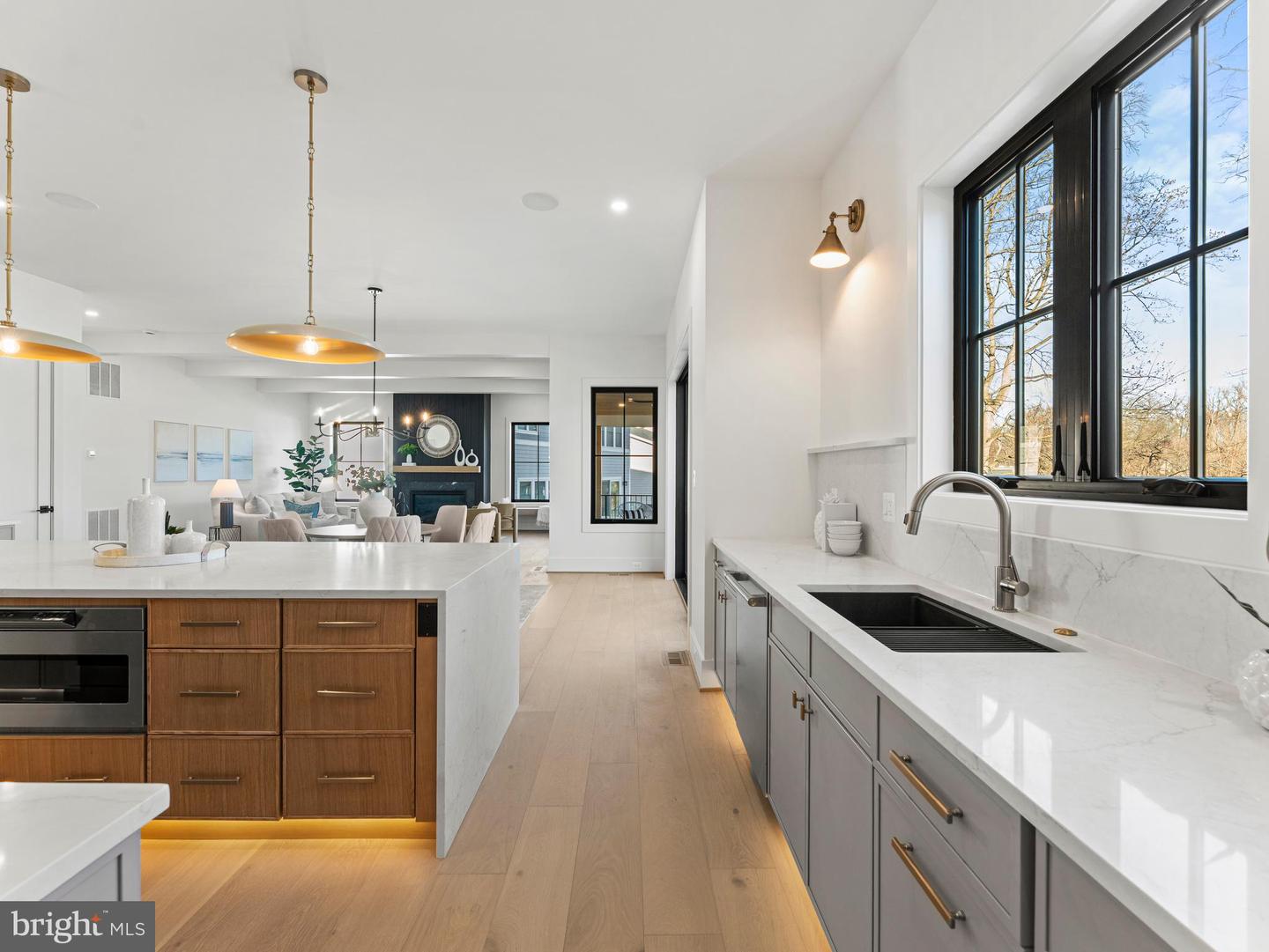 406 DOVE CIR SW, VIENNA, Virginia 22180, 6 Bedrooms Bedrooms, ,6 BathroomsBathrooms,Residential,For sale,406 DOVE CIR SW,VAFX2276068 MLS # VAFX2276068