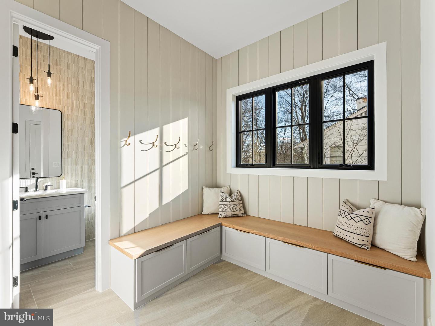 406 DOVE CIR SW, VIENNA, Virginia 22180, 6 Bedrooms Bedrooms, ,6 BathroomsBathrooms,Residential,For sale,406 DOVE CIR SW,VAFX2276068 MLS # VAFX2276068