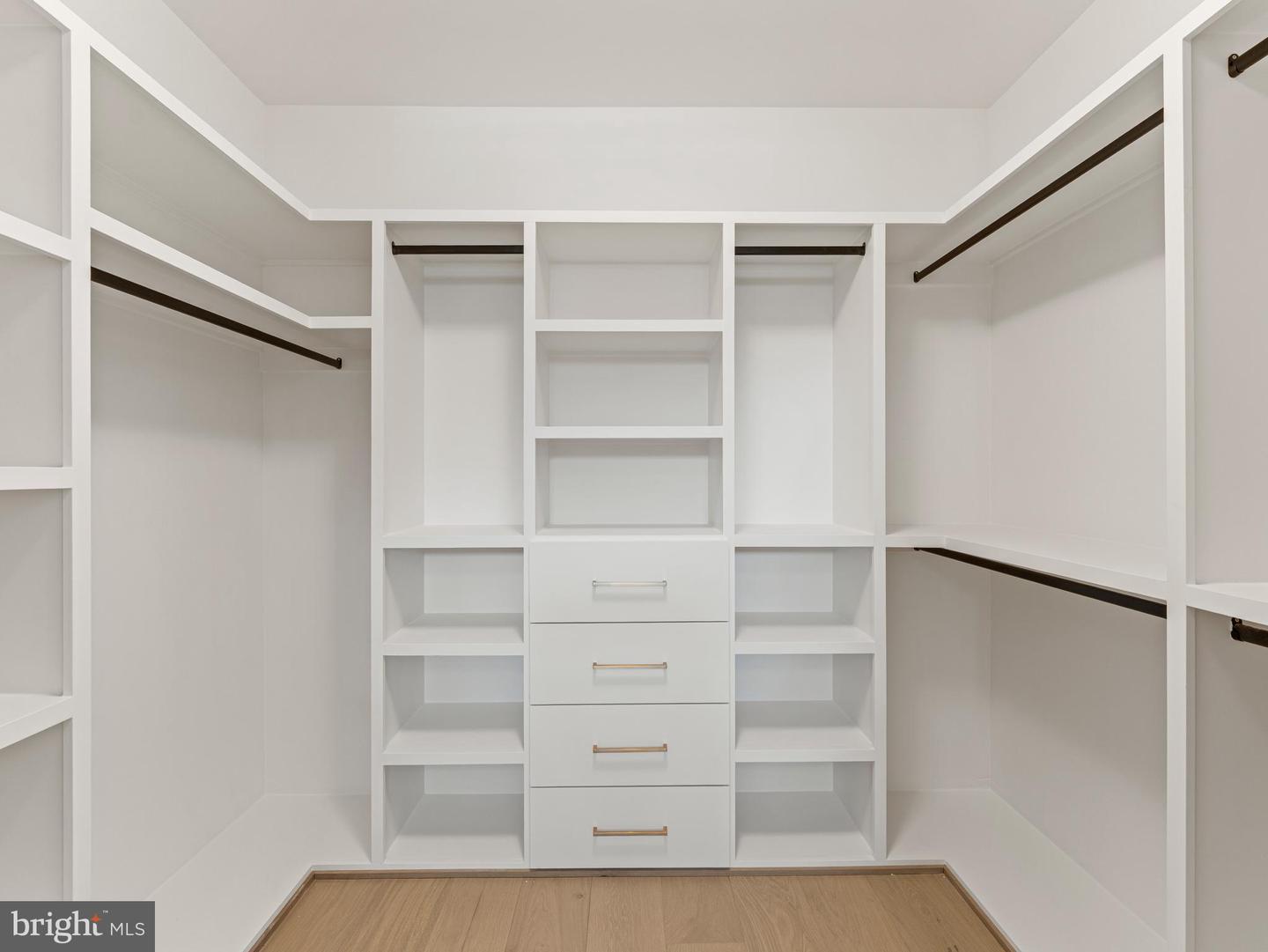 406 DOVE CIR SW, VIENNA, Virginia 22180, 6 Bedrooms Bedrooms, ,6 BathroomsBathrooms,Residential,For sale,406 DOVE CIR SW,VAFX2276068 MLS # VAFX2276068