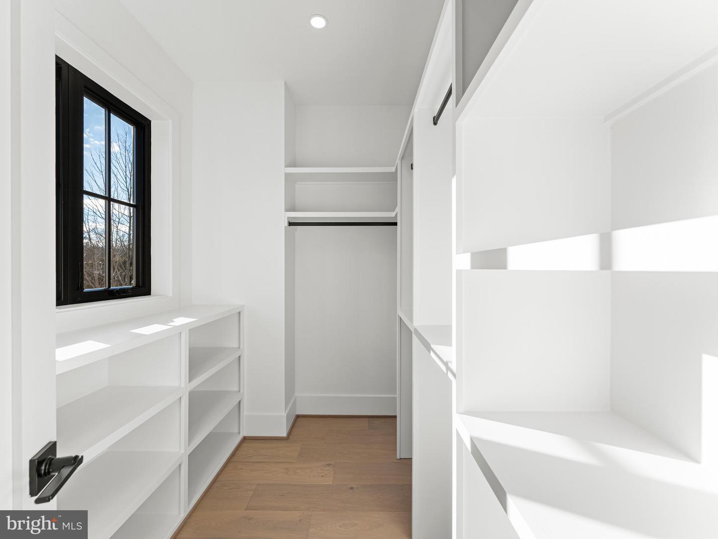 406 DOVE CIR SW, VIENNA, Virginia 22180, 6 Bedrooms Bedrooms, ,6 BathroomsBathrooms,Residential,For sale,406 DOVE CIR SW,VAFX2276068 MLS # VAFX2276068