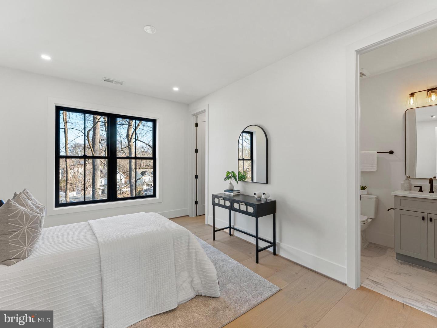 406 DOVE CIR SW, VIENNA, Virginia 22180, 6 Bedrooms Bedrooms, ,6 BathroomsBathrooms,Residential,For sale,406 DOVE CIR SW,VAFX2276068 MLS # VAFX2276068