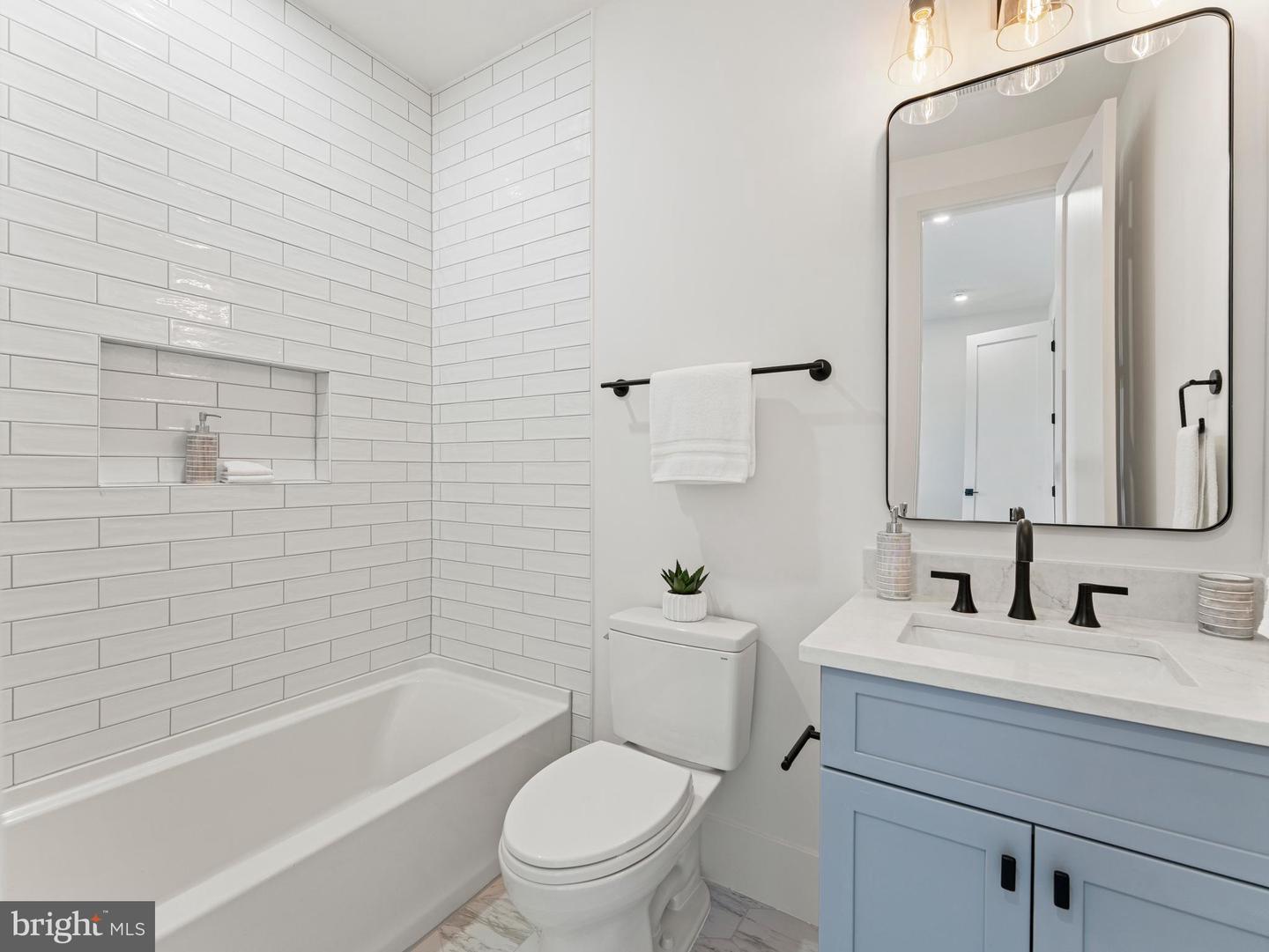 406 DOVE CIR SW, VIENNA, Virginia 22180, 6 Bedrooms Bedrooms, ,6 BathroomsBathrooms,Residential,For sale,406 DOVE CIR SW,VAFX2276068 MLS # VAFX2276068