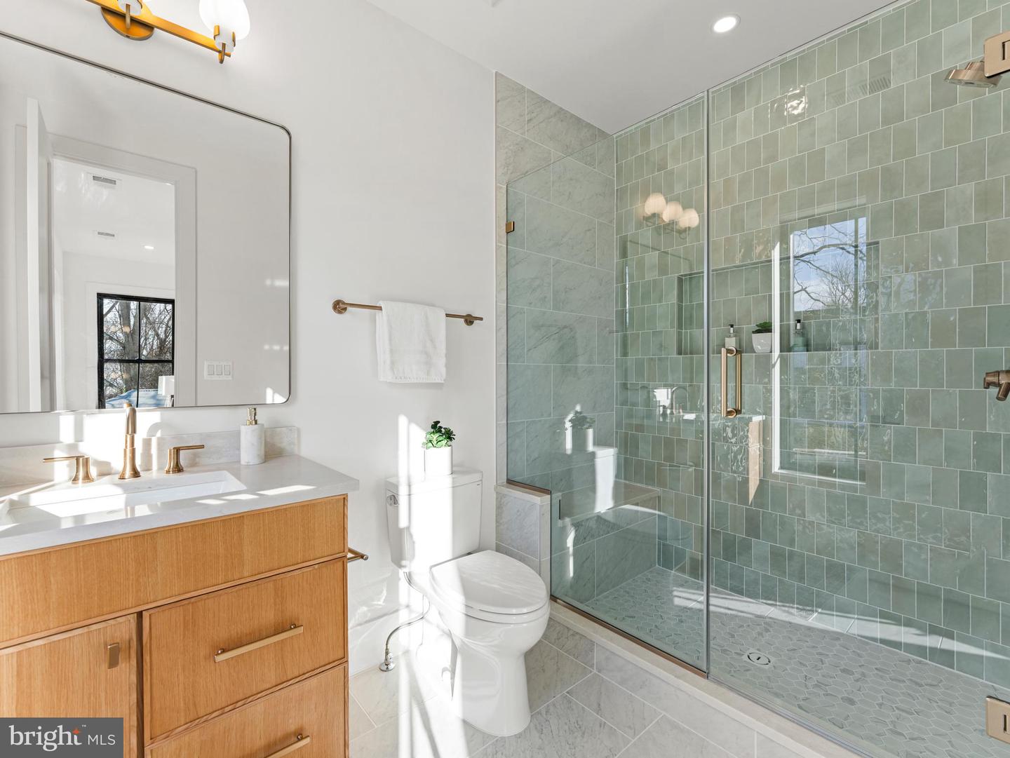 406 DOVE CIR SW, VIENNA, Virginia 22180, 6 Bedrooms Bedrooms, ,6 BathroomsBathrooms,Residential,For sale,406 DOVE CIR SW,VAFX2276068 MLS # VAFX2276068