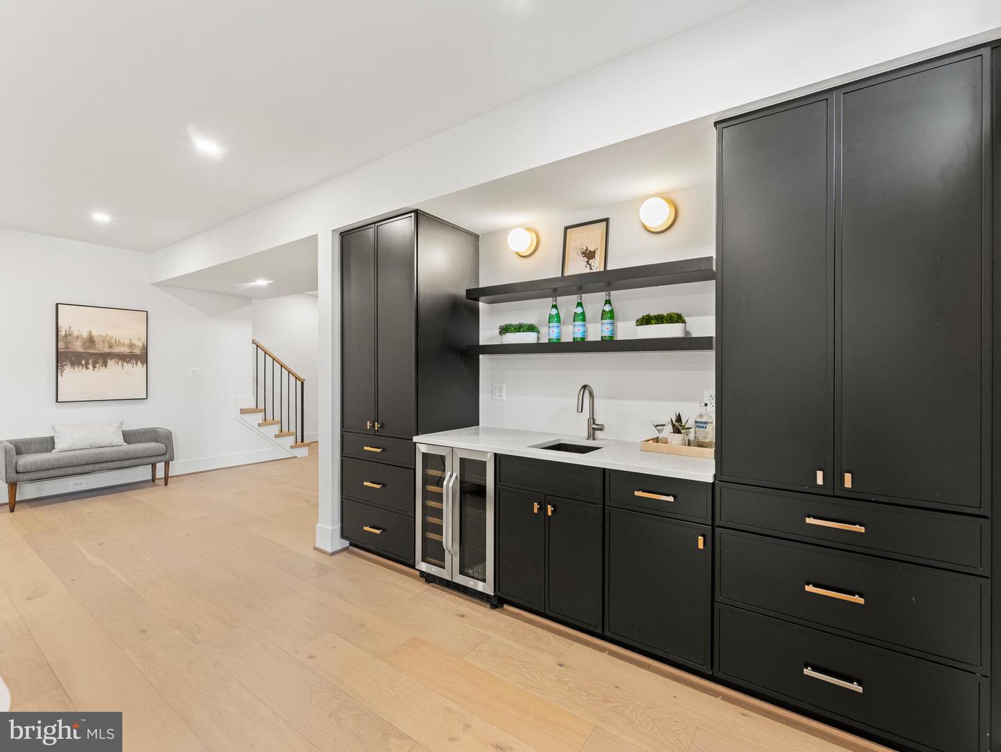 406 DOVE CIR SW, VIENNA, Virginia 22180, 6 Bedrooms Bedrooms, ,6 BathroomsBathrooms,Residential,For sale,406 DOVE CIR SW,VAFX2276068 MLS # VAFX2276068