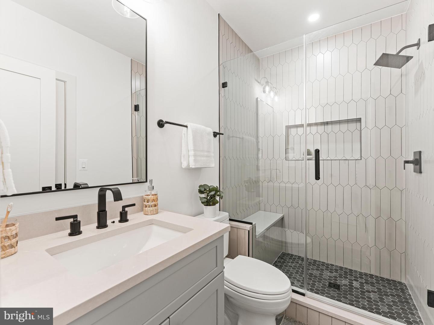 406 DOVE CIR SW, VIENNA, Virginia 22180, 6 Bedrooms Bedrooms, ,6 BathroomsBathrooms,Residential,For sale,406 DOVE CIR SW,VAFX2276068 MLS # VAFX2276068