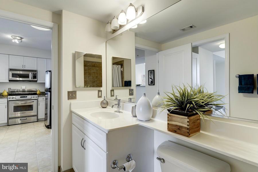 555 MASSACHUSETTS AVE NW #806, WASHINGTON, District Of Columbia 20001, 1 Bedroom Bedrooms, ,1 BathroomBathrooms,Residential,For sale,555 MASSACHUSETTS AVE NW #806,DCDC2230146 MLS # DCDC2230146