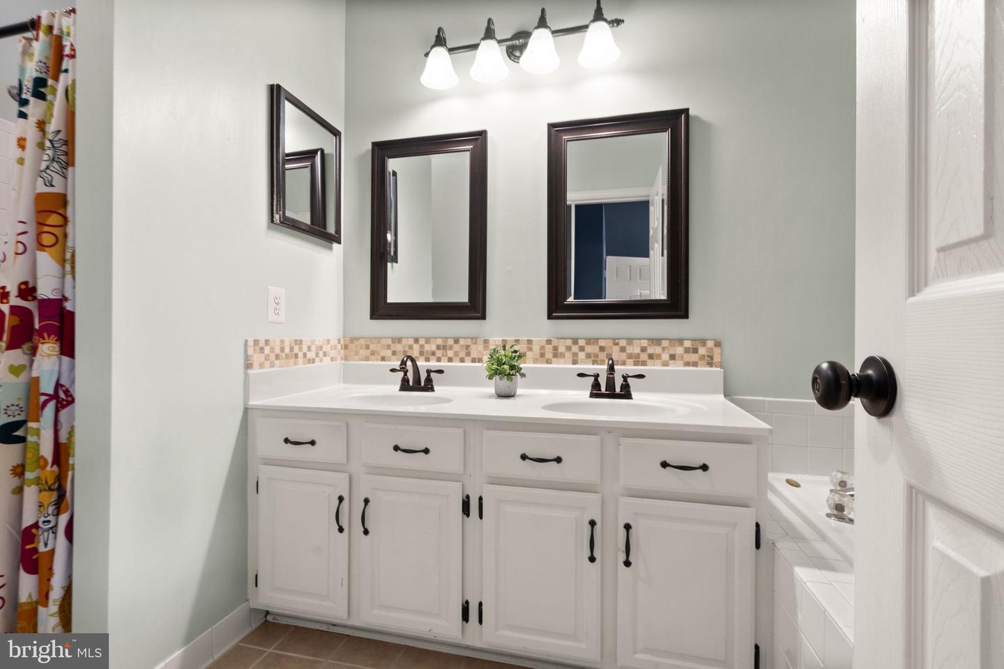 43273 CLEARNIGHT TER, ASHBURN, Virginia 20147, 3 Bedrooms Bedrooms, ,3 BathroomsBathrooms,Residential,For sale,43273 CLEARNIGHT TER,VALO2110472 MLS # VALO2110472