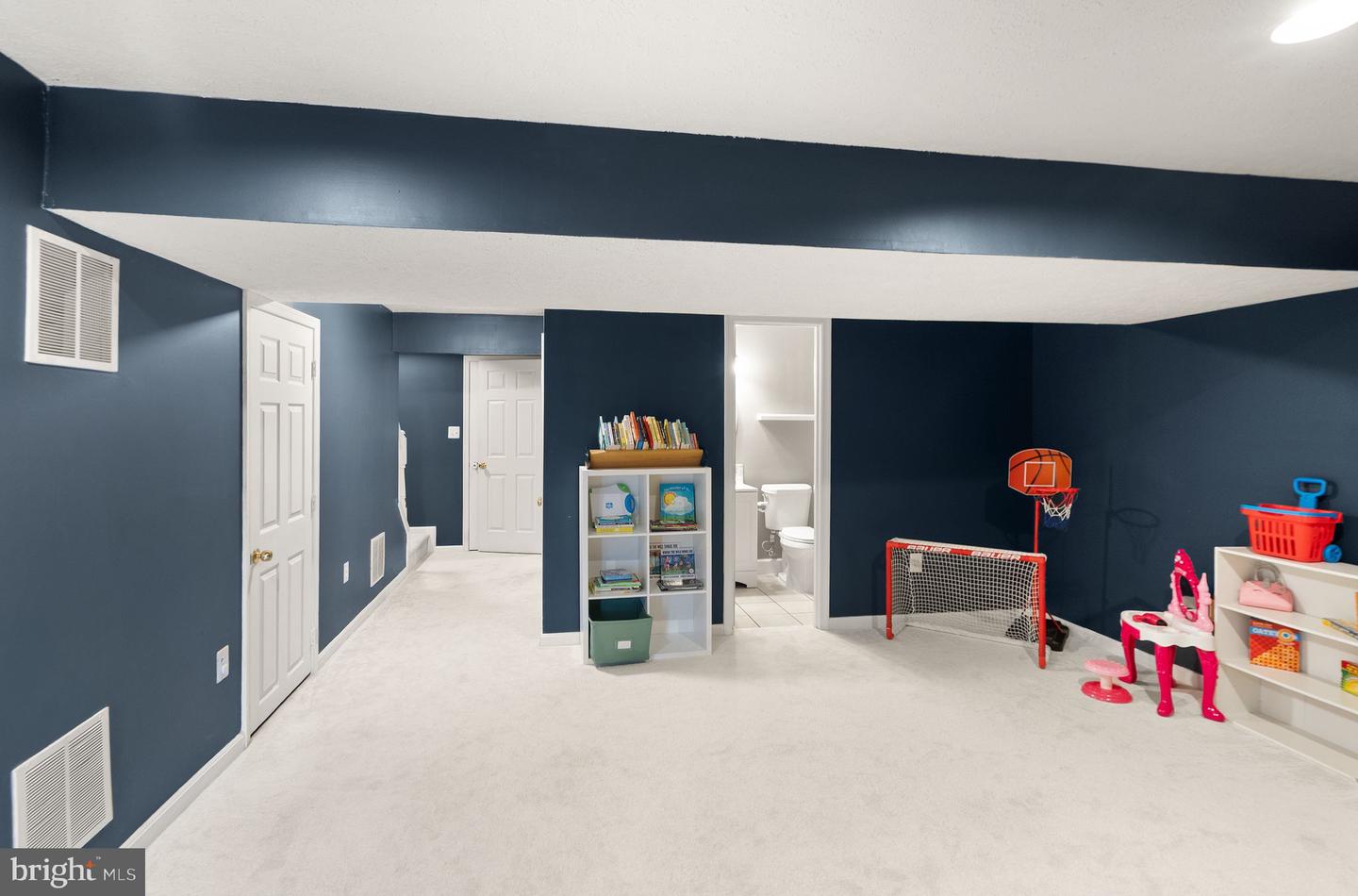 43273 CLEARNIGHT TER, ASHBURN, Virginia 20147, 3 Bedrooms Bedrooms, ,3 BathroomsBathrooms,Residential,For sale,43273 CLEARNIGHT TER,VALO2110472 MLS # VALO2110472