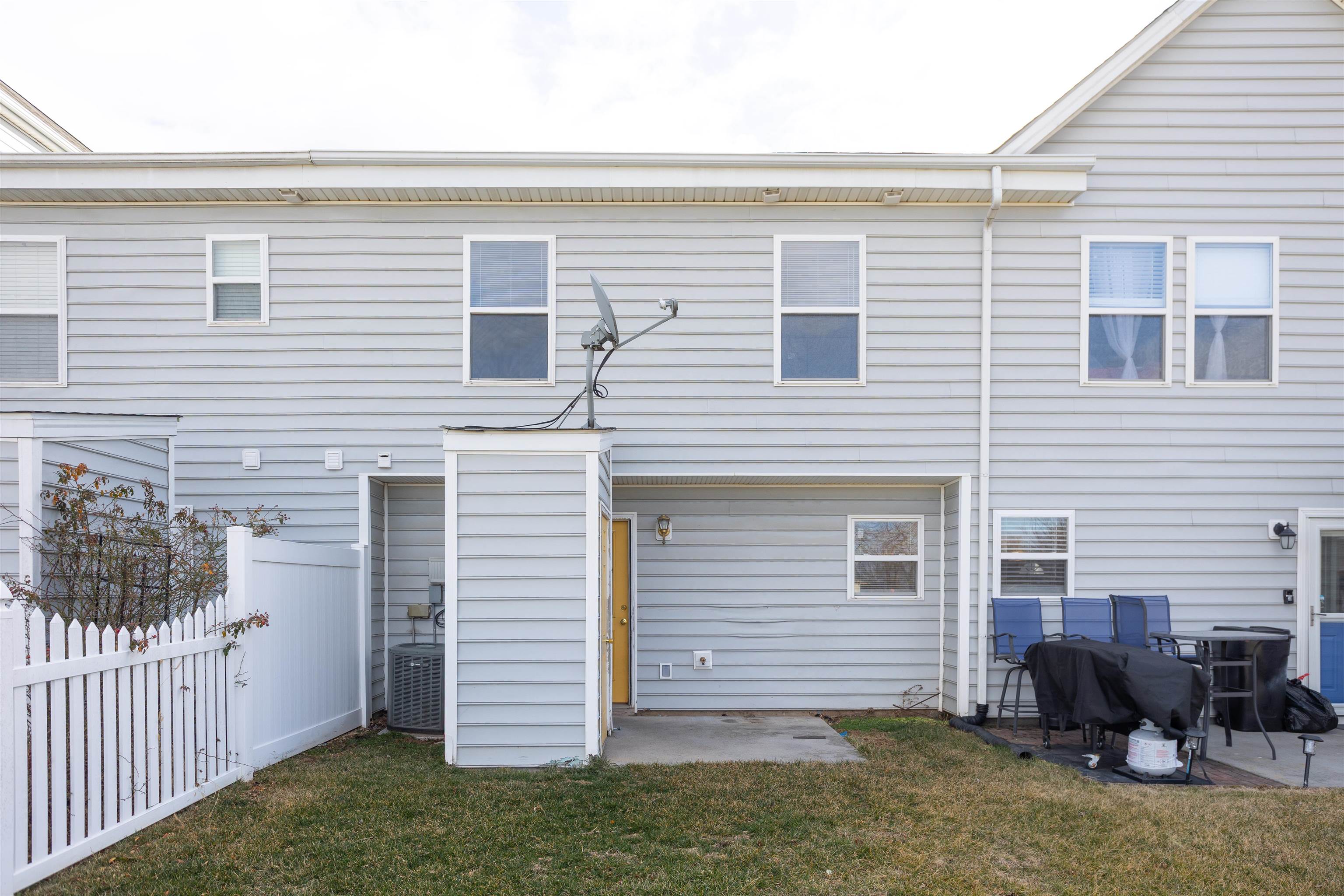 1295 OLD RICHMOND CIR, HARRISONBURG, Virginia 22802, 3 Bedrooms Bedrooms, ,2 BathroomsBathrooms,Residential,1295 OLD RICHMOND CIR,672531 MLS # 672531