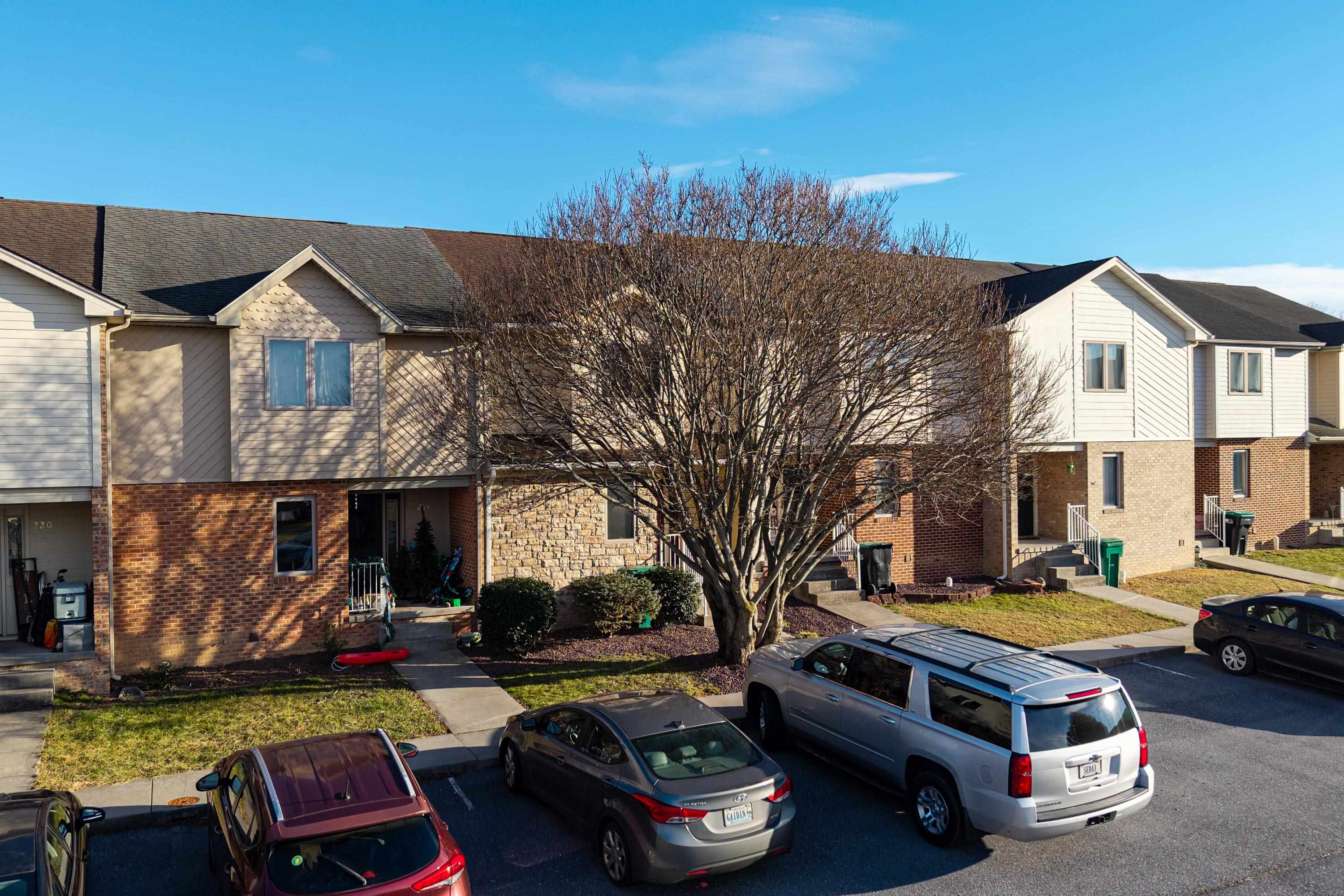 216 WALNUT DR, BROADWAY, Virginia 22815, 3 Bedrooms Bedrooms, ,2 BathroomsBathrooms,Residential,216 WALNUT DR,672533 MLS # 672533