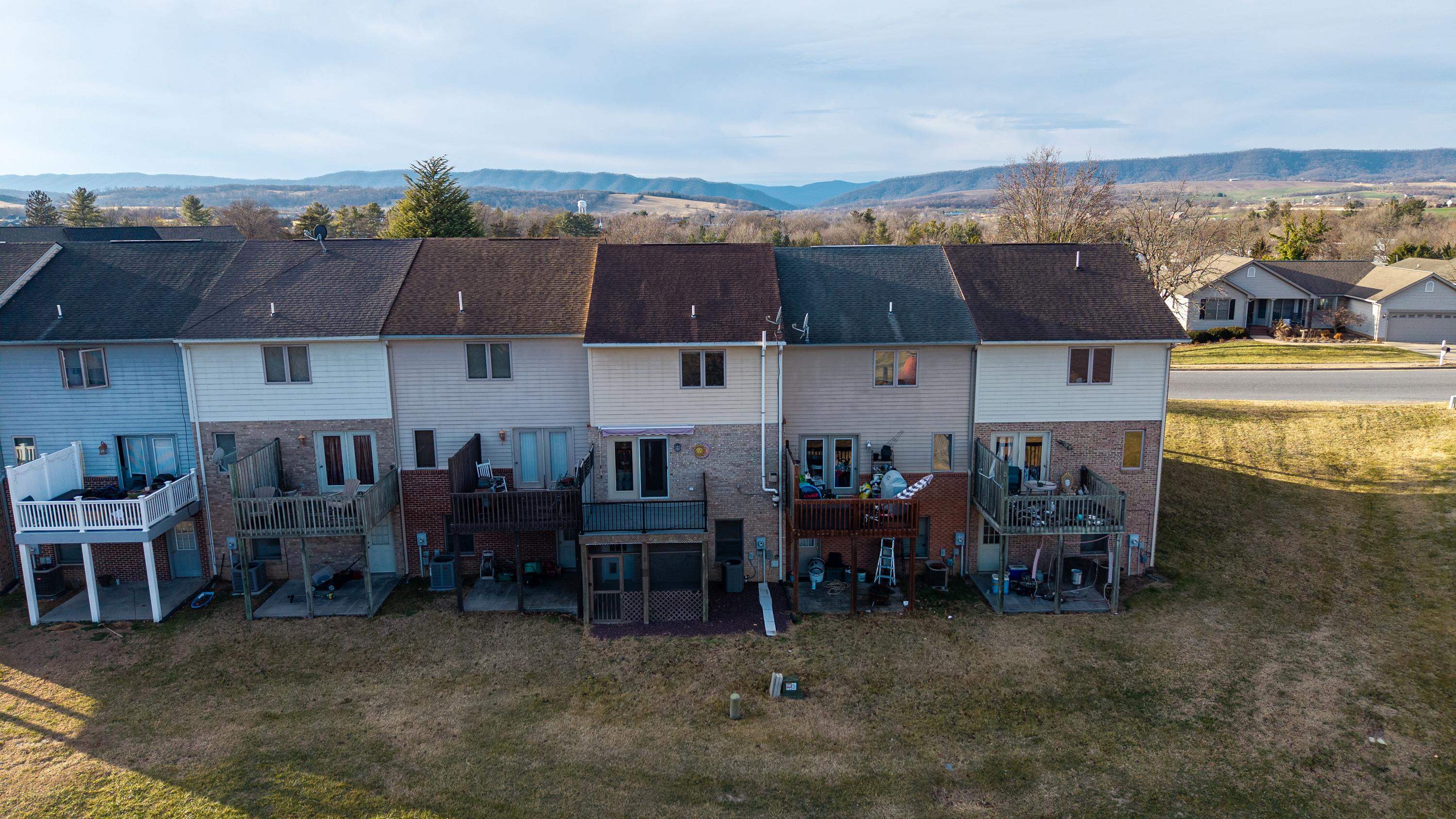 216 WALNUT DR, BROADWAY, Virginia 22815, 3 Bedrooms Bedrooms, ,2 BathroomsBathrooms,Residential,216 WALNUT DR,672533 MLS # 672533