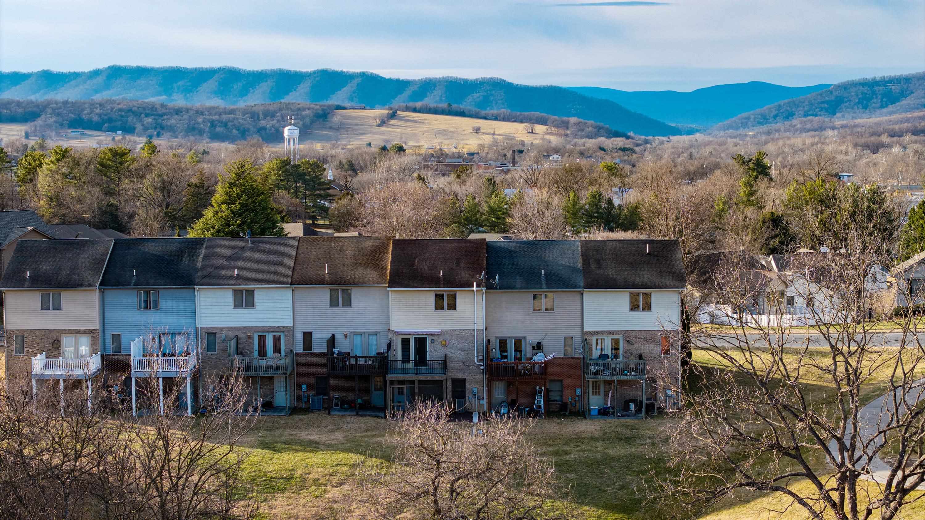 216 WALNUT DR, BROADWAY, Virginia 22815, 3 Bedrooms Bedrooms, ,2 BathroomsBathrooms,Residential,216 WALNUT DR,672533 MLS # 672533
