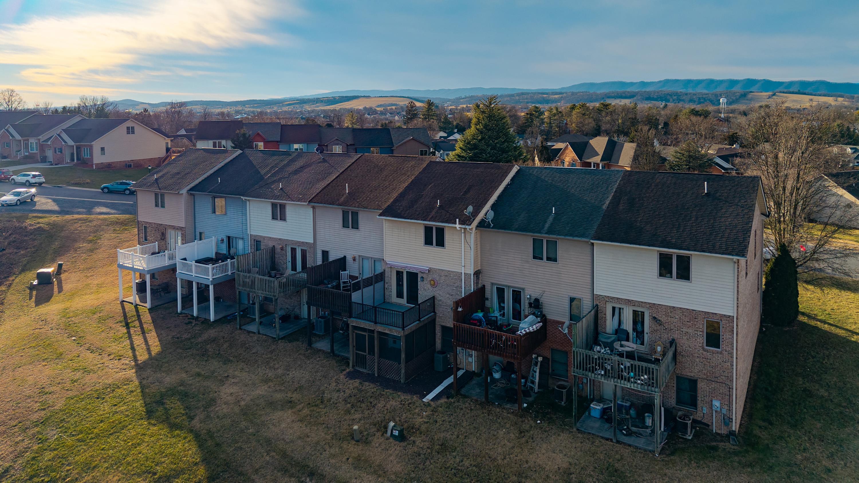 216 WALNUT DR, BROADWAY, Virginia 22815, 3 Bedrooms Bedrooms, ,2 BathroomsBathrooms,Residential,216 WALNUT DR,672533 MLS # 672533