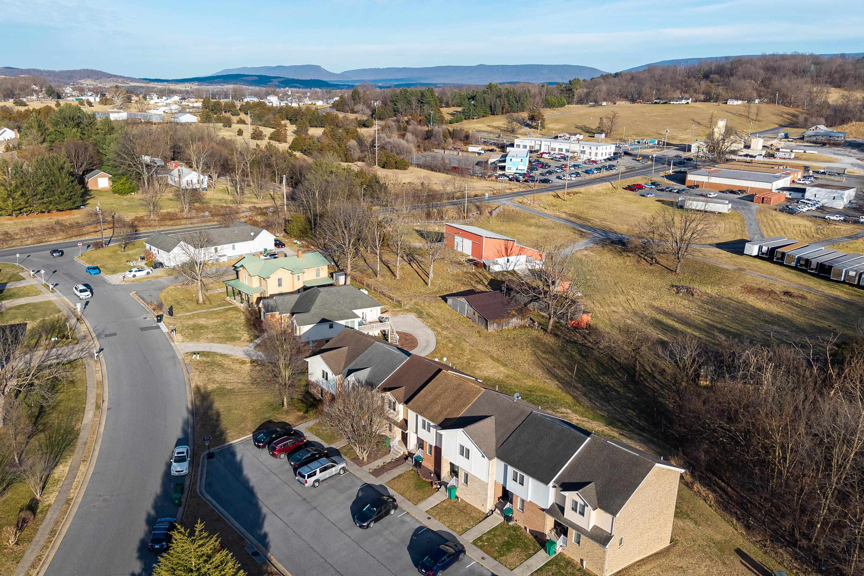 216 WALNUT DR, BROADWAY, Virginia 22815, 3 Bedrooms Bedrooms, ,2 BathroomsBathrooms,Residential,216 WALNUT DR,672533 MLS # 672533