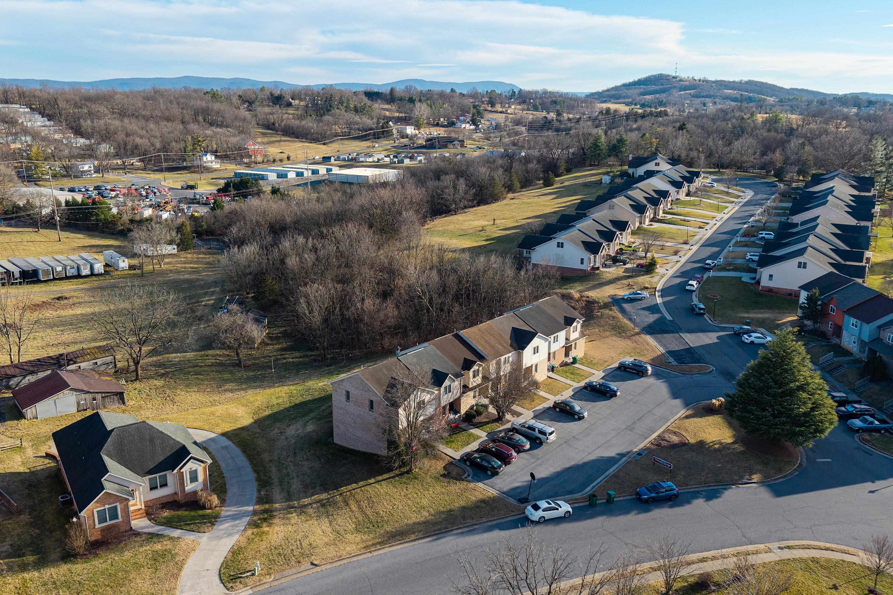 216 WALNUT DR, BROADWAY, Virginia 22815, 3 Bedrooms Bedrooms, ,2 BathroomsBathrooms,Residential,216 WALNUT DR,672533 MLS # 672533