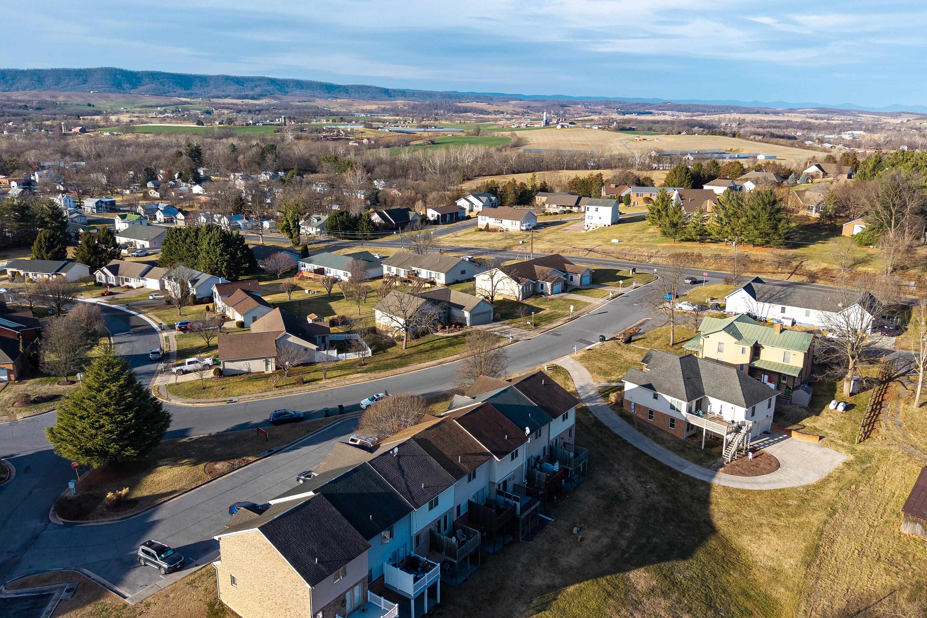 216 WALNUT DR, BROADWAY, Virginia 22815, 3 Bedrooms Bedrooms, ,2 BathroomsBathrooms,Residential,216 WALNUT DR,672533 MLS # 672533