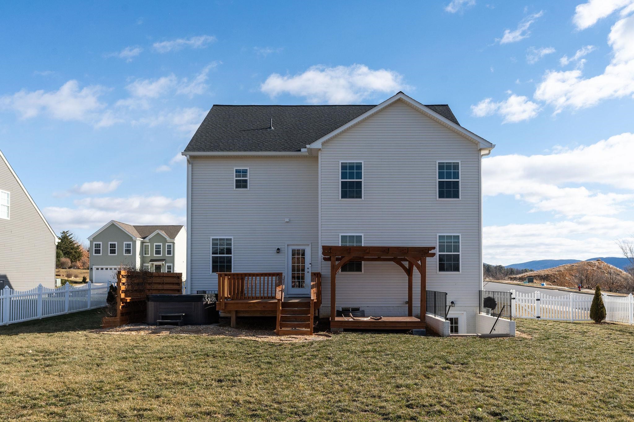 213 OAKBRIDGE DR, WAYNESBORO, Virginia 22980, 4 Bedrooms Bedrooms, ,2 BathroomsBathrooms,Residential,213 OAKBRIDGE DR,672534 MLS # 672534