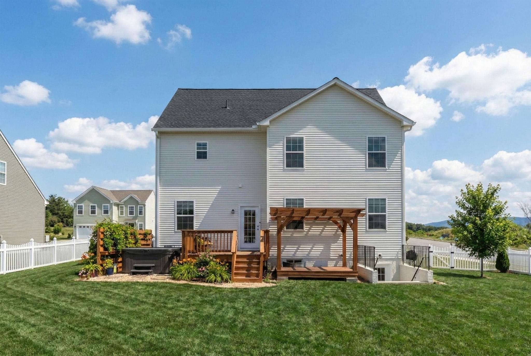 213 OAKBRIDGE DR, WAYNESBORO, Virginia 22980, 4 Bedrooms Bedrooms, ,2 BathroomsBathrooms,Residential,213 OAKBRIDGE DR,672534 MLS # 672534