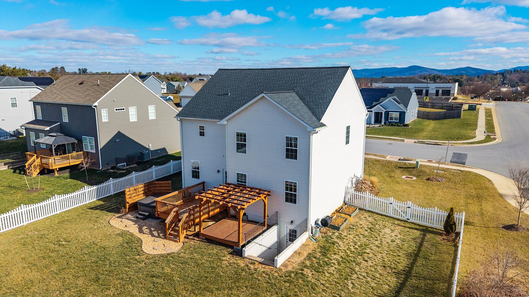 213 OAKBRIDGE DR, WAYNESBORO, Virginia 22980, 4 Bedrooms Bedrooms, ,2 BathroomsBathrooms,Residential,213 OAKBRIDGE DR,672534 MLS # 672534