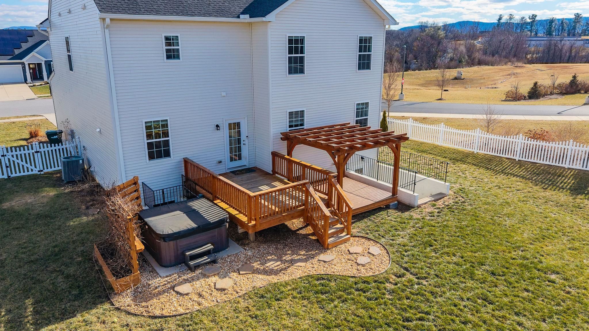 213 OAKBRIDGE DR, WAYNESBORO, Virginia 22980, 4 Bedrooms Bedrooms, ,2 BathroomsBathrooms,Residential,213 OAKBRIDGE DR,672534 MLS # 672534