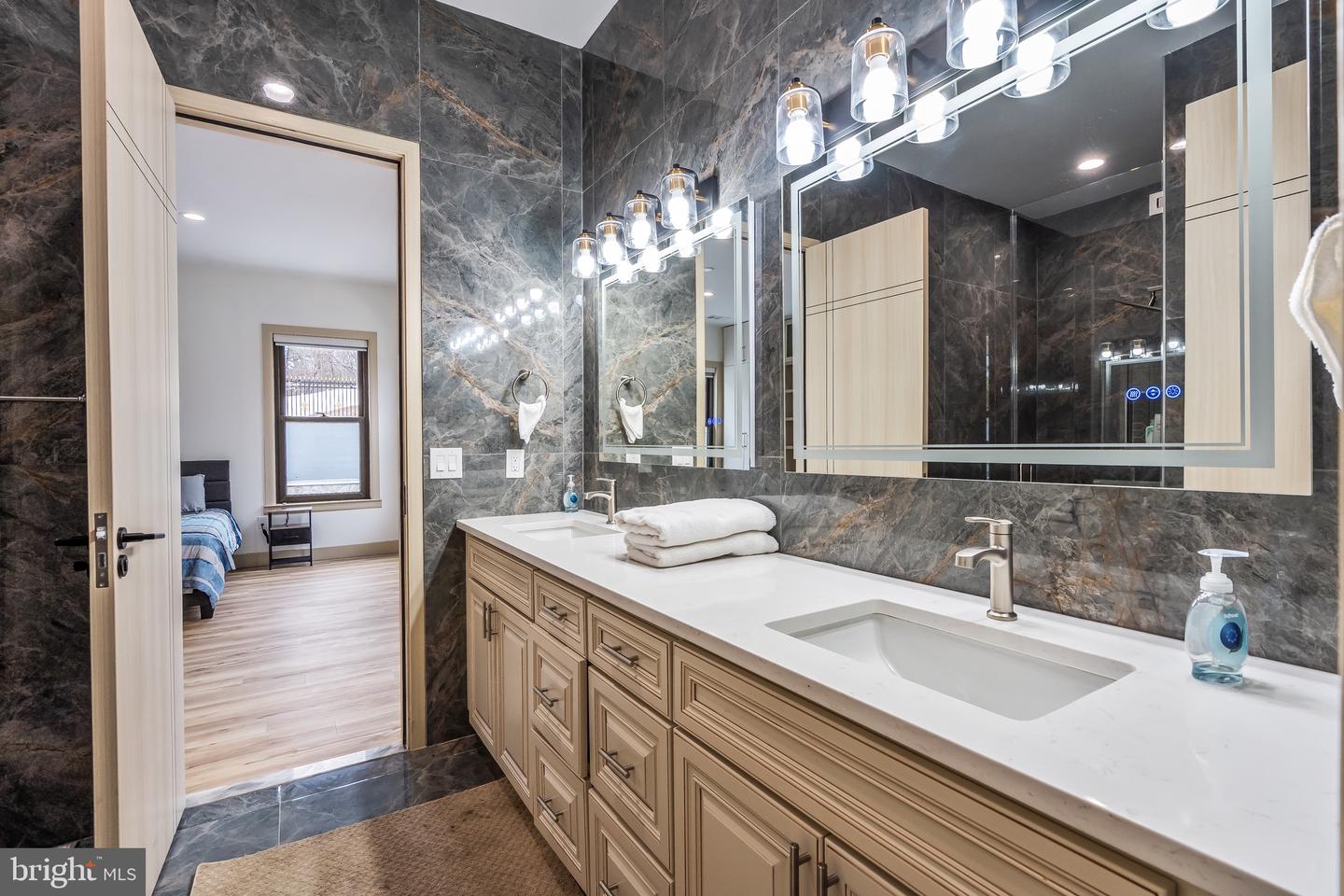 24035 NEW MOUNTAIN RD, ALDIE, Virginia 20105, 3 Bedrooms Bedrooms, ,2 BathroomsBathrooms,Residential,For sale,24035 NEW MOUNTAIN RD,VALO2111762 MLS # VALO2111762