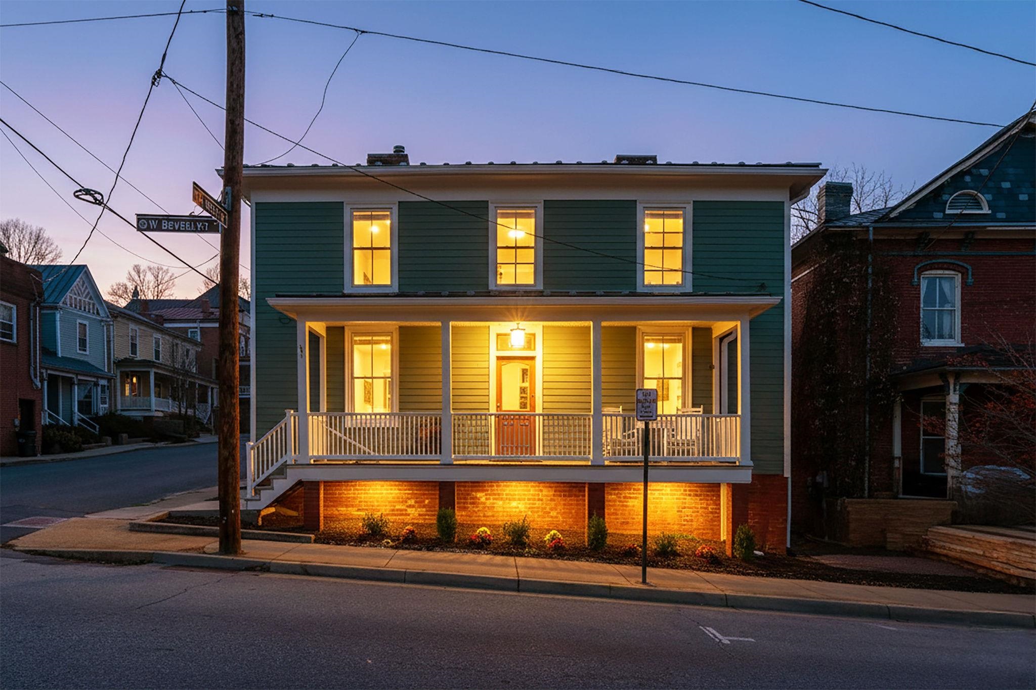 309 W BEVERLEY ST, STAUNTON, Virginia 24401, 3 Bedrooms Bedrooms, ,3 BathroomsBathrooms,Residential,309 W BEVERLEY ST,672546 MLS # 672546