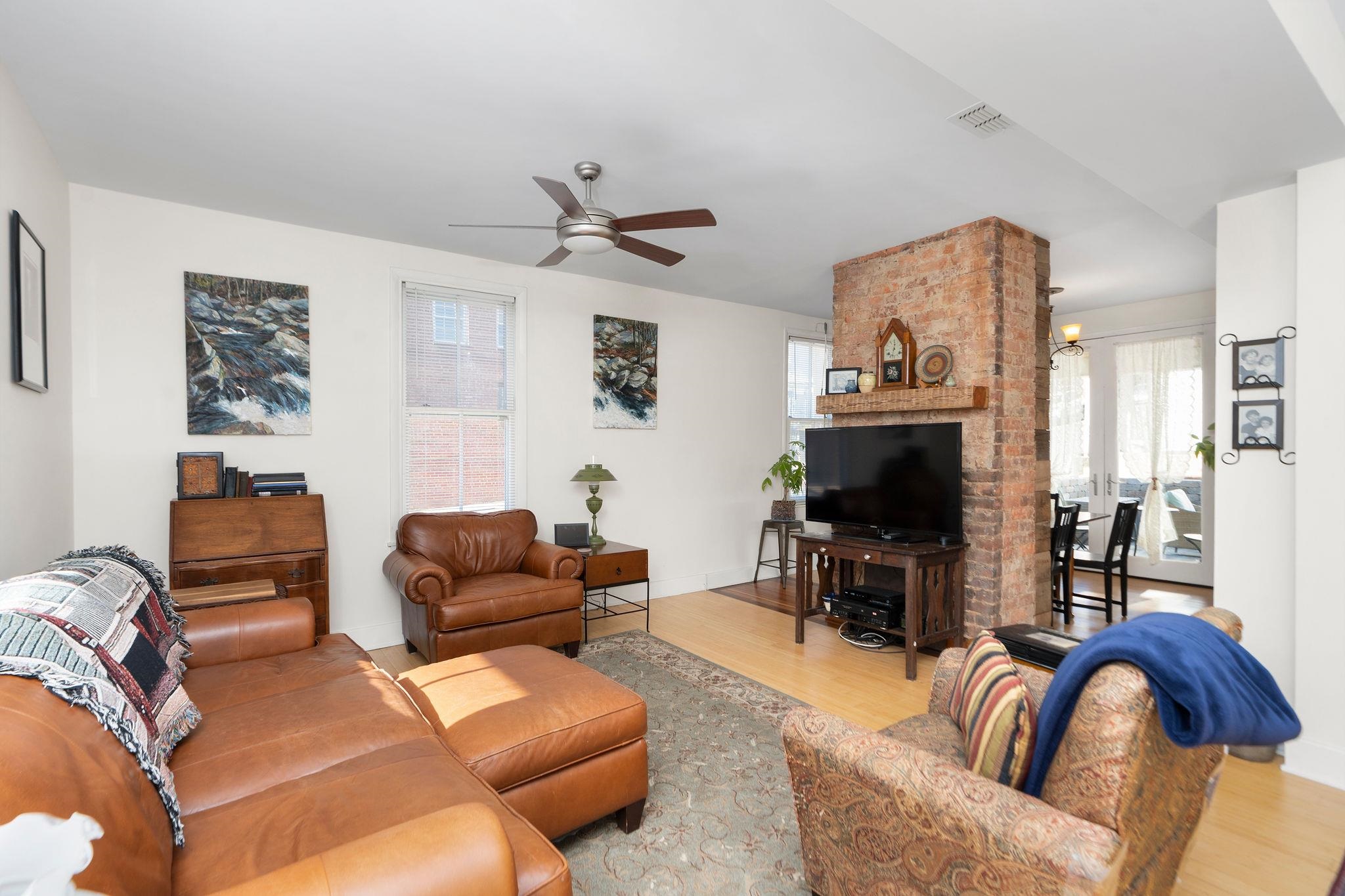 309 W BEVERLEY ST, STAUNTON, Virginia 24401, 3 Bedrooms Bedrooms, ,3 BathroomsBathrooms,Residential,309 W BEVERLEY ST,672546 MLS # 672546