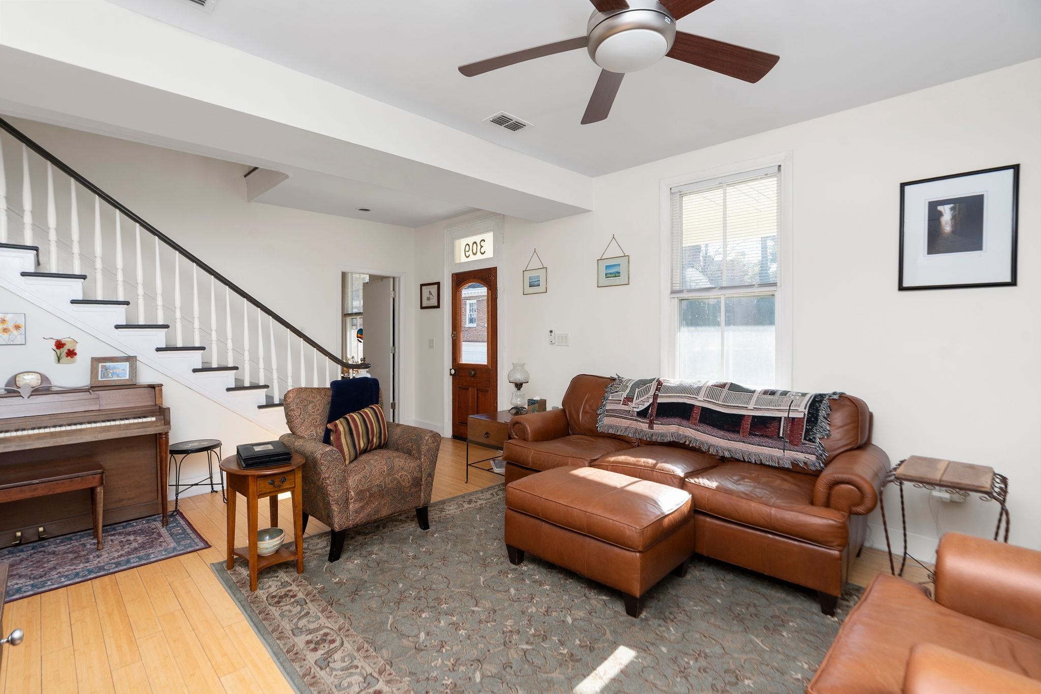 309 W BEVERLEY ST, STAUNTON, Virginia 24401, 3 Bedrooms Bedrooms, ,3 BathroomsBathrooms,Residential,309 W BEVERLEY ST,672546 MLS # 672546