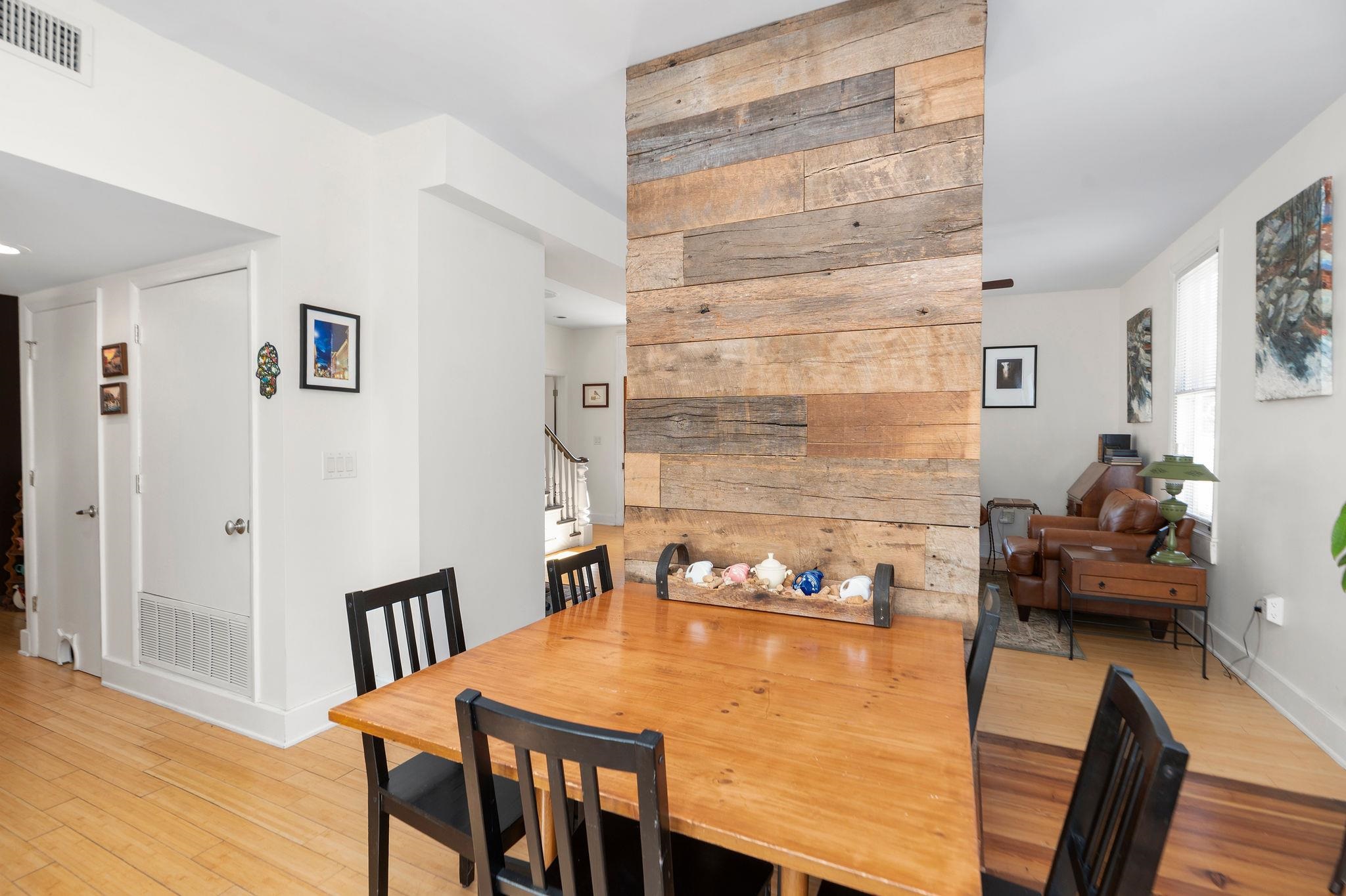 309 W BEVERLEY ST, STAUNTON, Virginia 24401, 3 Bedrooms Bedrooms, ,3 BathroomsBathrooms,Residential,309 W BEVERLEY ST,672546 MLS # 672546