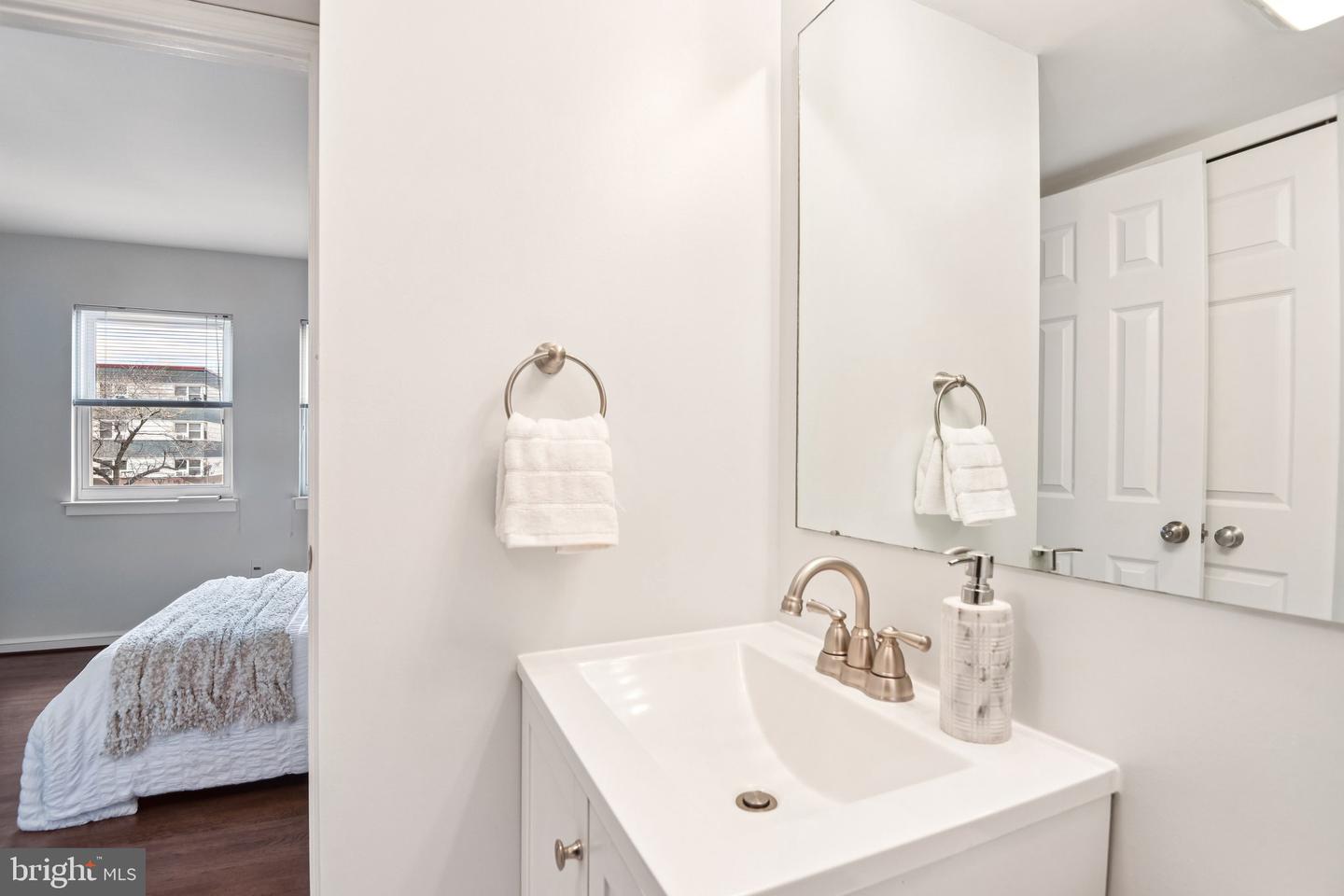 1830 N ODE ST, ARLINGTON, Virginia 22209, 2 Bedrooms Bedrooms, ,2 BathroomsBathrooms,Residential,For sale,1830 N ODE ST,VAAR2066870 MLS # VAAR2066870