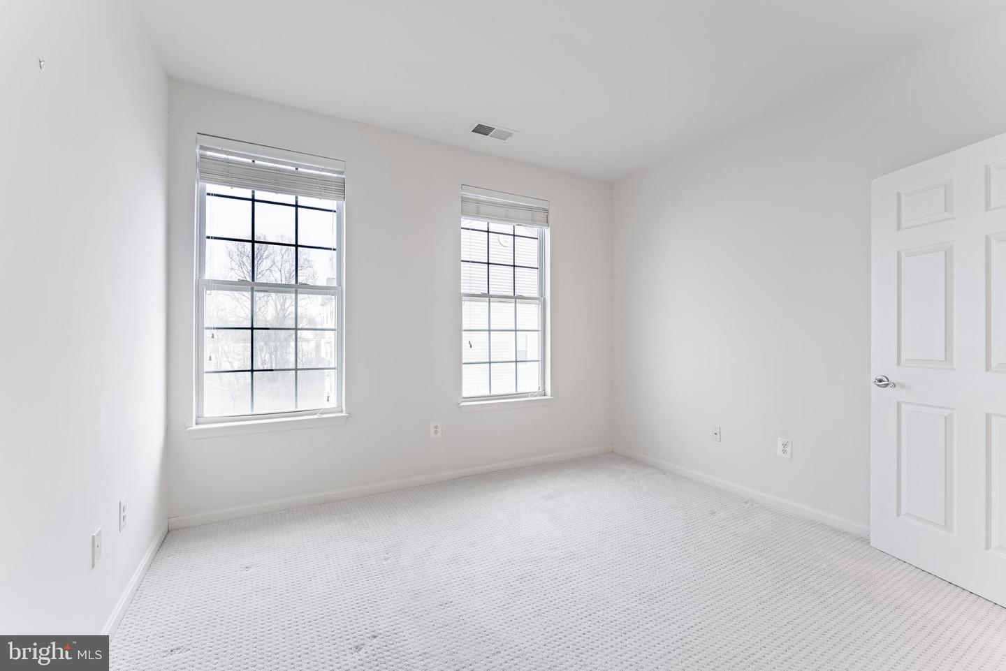 11575 CAVALIER LANDING CT #301, FAIRFAX, Virginia 22030, 2 Bedrooms Bedrooms, ,2 BathroomsBathrooms,Residential,For sale,11575 CAVALIER LANDING CT #301,VAFX2282648 MLS # VAFX2282648