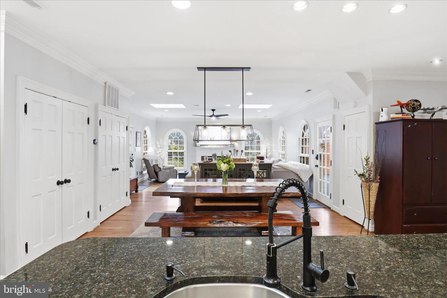 8712 LEA LN, ALEXANDRIA, Virginia 22309, 5 Bedrooms Bedrooms, ,3 BathroomsBathrooms,Residential,For sale,8712 LEA LN,VAFX2283336 MLS # VAFX2283336