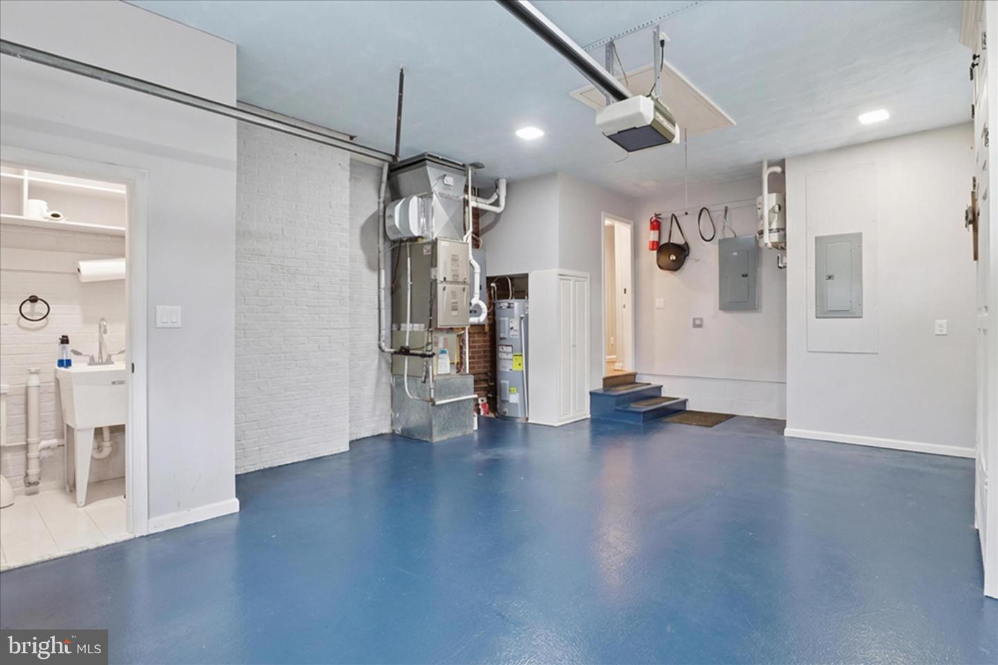 8712 LEA LN, ALEXANDRIA, Virginia 22309, 5 Bedrooms Bedrooms, ,3 BathroomsBathrooms,Residential,For sale,8712 LEA LN,VAFX2283336 MLS # VAFX2283336