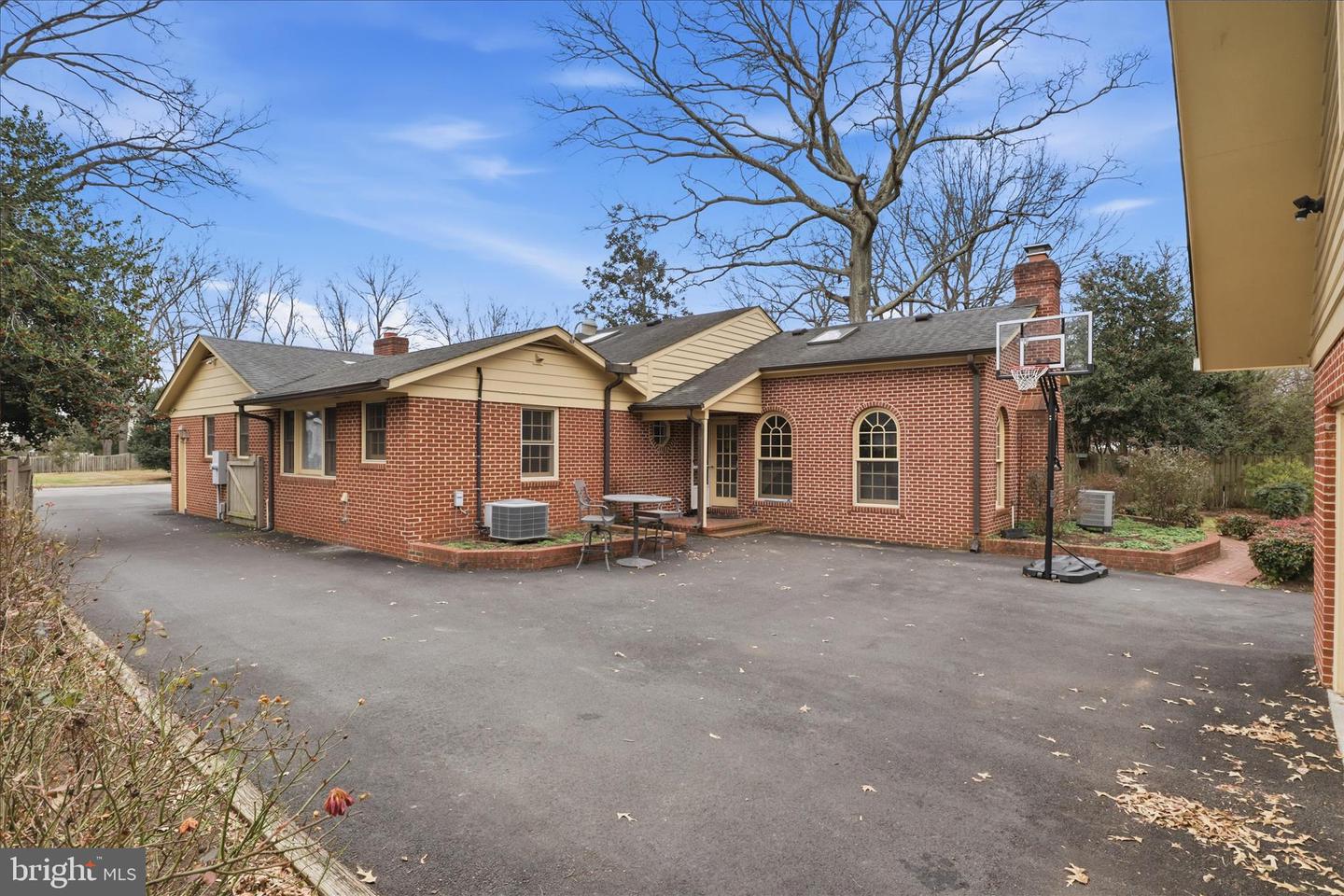 8712 LEA LN, ALEXANDRIA, Virginia 22309, 5 Bedrooms Bedrooms, ,3 BathroomsBathrooms,Residential,For sale,8712 LEA LN,VAFX2283336 MLS # VAFX2283336