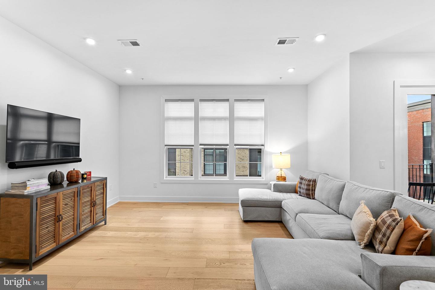 22171 SPRINGSIDE TER #400, ASHBURN, Virginia 20148, 3 Bedrooms Bedrooms, ,2 BathroomsBathrooms,Residential,For sale,22171 SPRINGSIDE TER #400,VALO2113902 MLS # VALO2113902