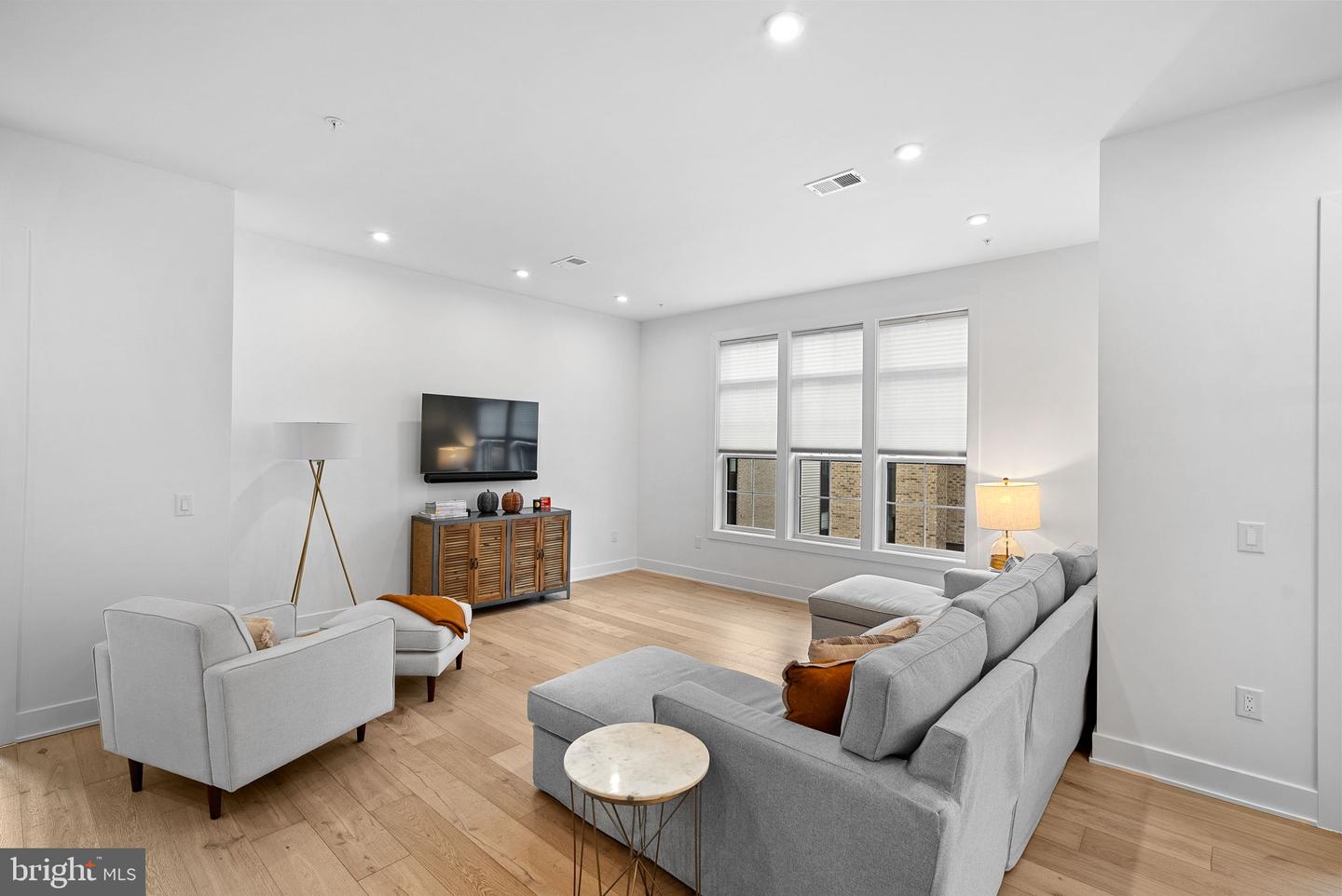 22171 SPRINGSIDE TER #400, ASHBURN, Virginia 20148, 3 Bedrooms Bedrooms, ,2 BathroomsBathrooms,Residential,For sale,22171 SPRINGSIDE TER #400,VALO2113902 MLS # VALO2113902