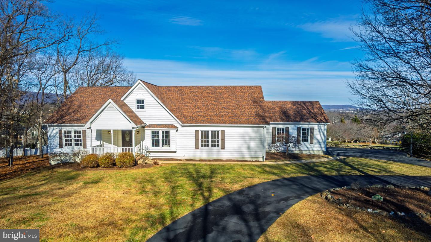 35405 CARNOUSTIE CIR, ROUND HILL, Virginia 20141, 4 Bedrooms Bedrooms, ,4 BathroomsBathrooms,Residential,For sale,35405 CARNOUSTIE CIR,VALO2113942 MLS # VALO2113942