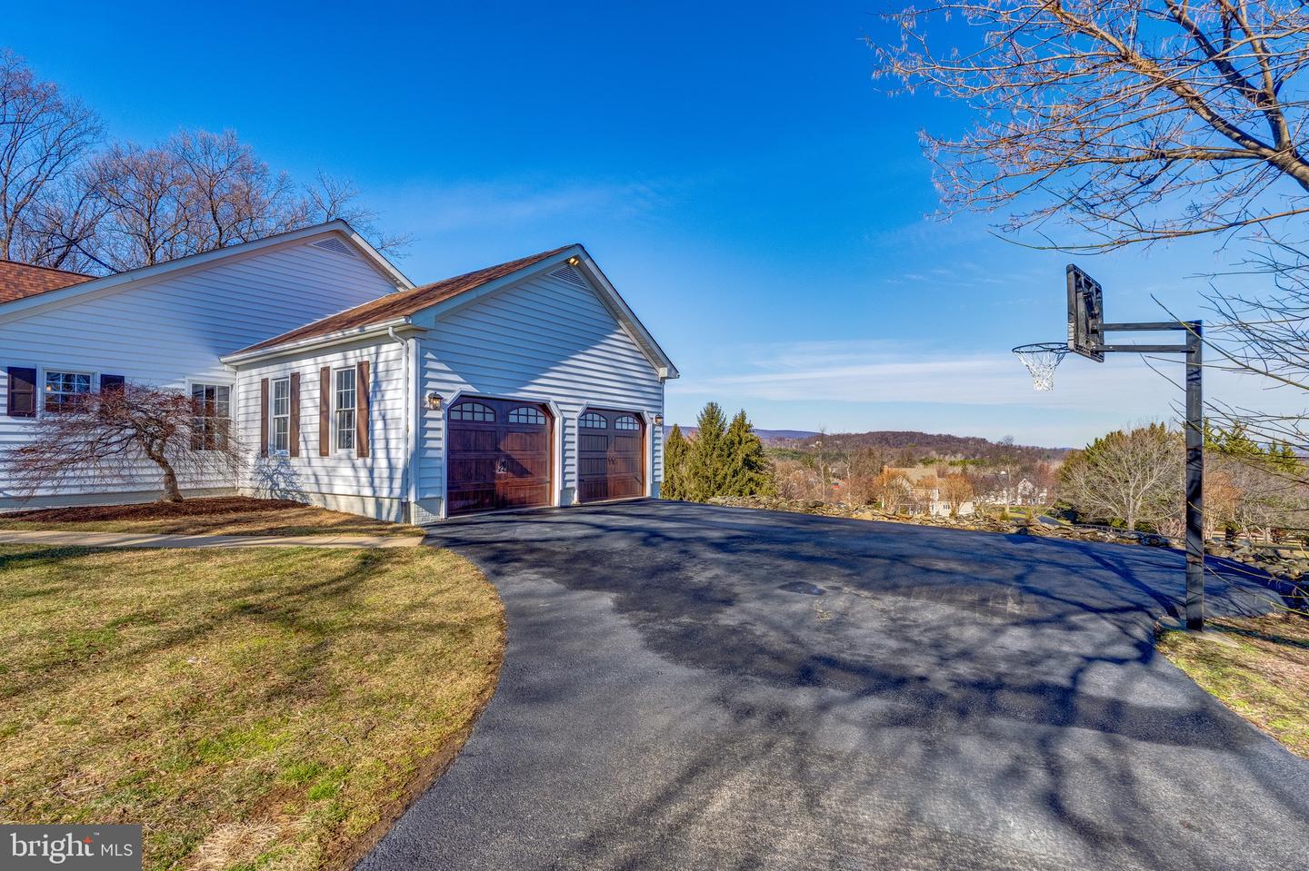 35405 CARNOUSTIE CIR, ROUND HILL, Virginia 20141, 4 Bedrooms Bedrooms, ,4 BathroomsBathrooms,Residential,For sale,35405 CARNOUSTIE CIR,VALO2113942 MLS # VALO2113942