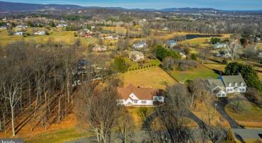 35405 CARNOUSTIE CIR, ROUND HILL, Virginia 20141, 4 Bedrooms Bedrooms, ,4 BathroomsBathrooms,Residential,For sale,35405 CARNOUSTIE CIR,VALO2113942 MLS # VALO2113942