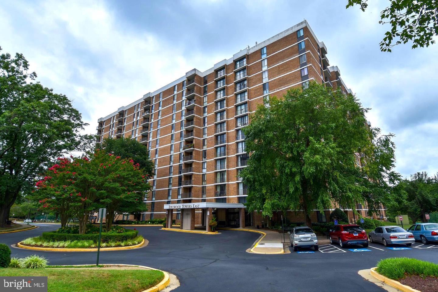 2311 PIMMIT DR #105, FALLS CHURCH, Virginia 22043, 2 Bedrooms Bedrooms, ,2 BathroomsBathrooms,Residential,For sale,2311 PIMMIT DR #105,VAFX2285758 MLS # VAFX2285758