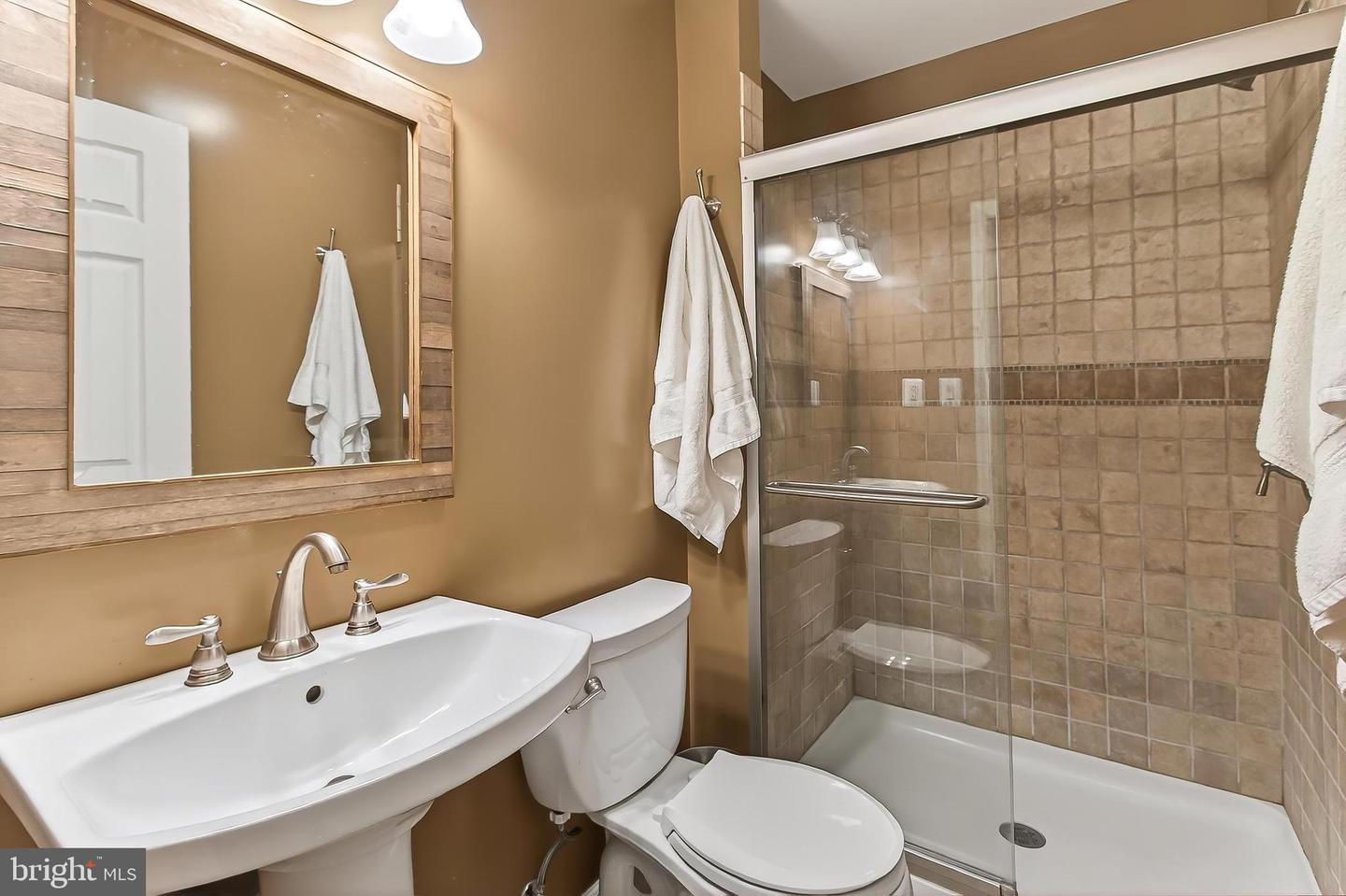 8445 CARMELA CIR, SPRINGFIELD, Virginia 22153, 3 Bedrooms Bedrooms, ,3 BathroomsBathrooms,Residential,For sale,8445 CARMELA CIR,VAFX2285780 MLS # VAFX2285780